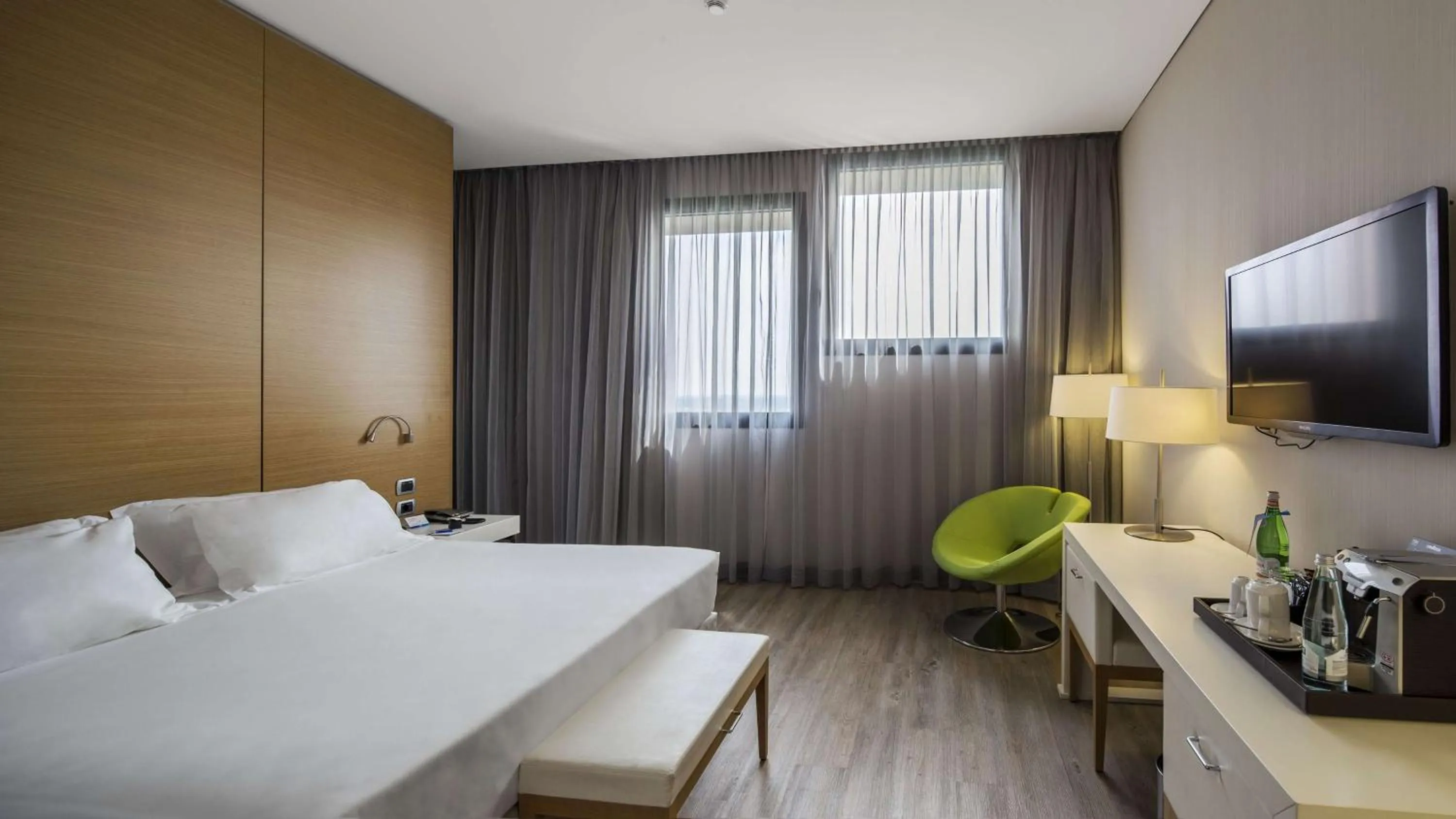 Photo of the whole room, Bed in NH Milano Fiera