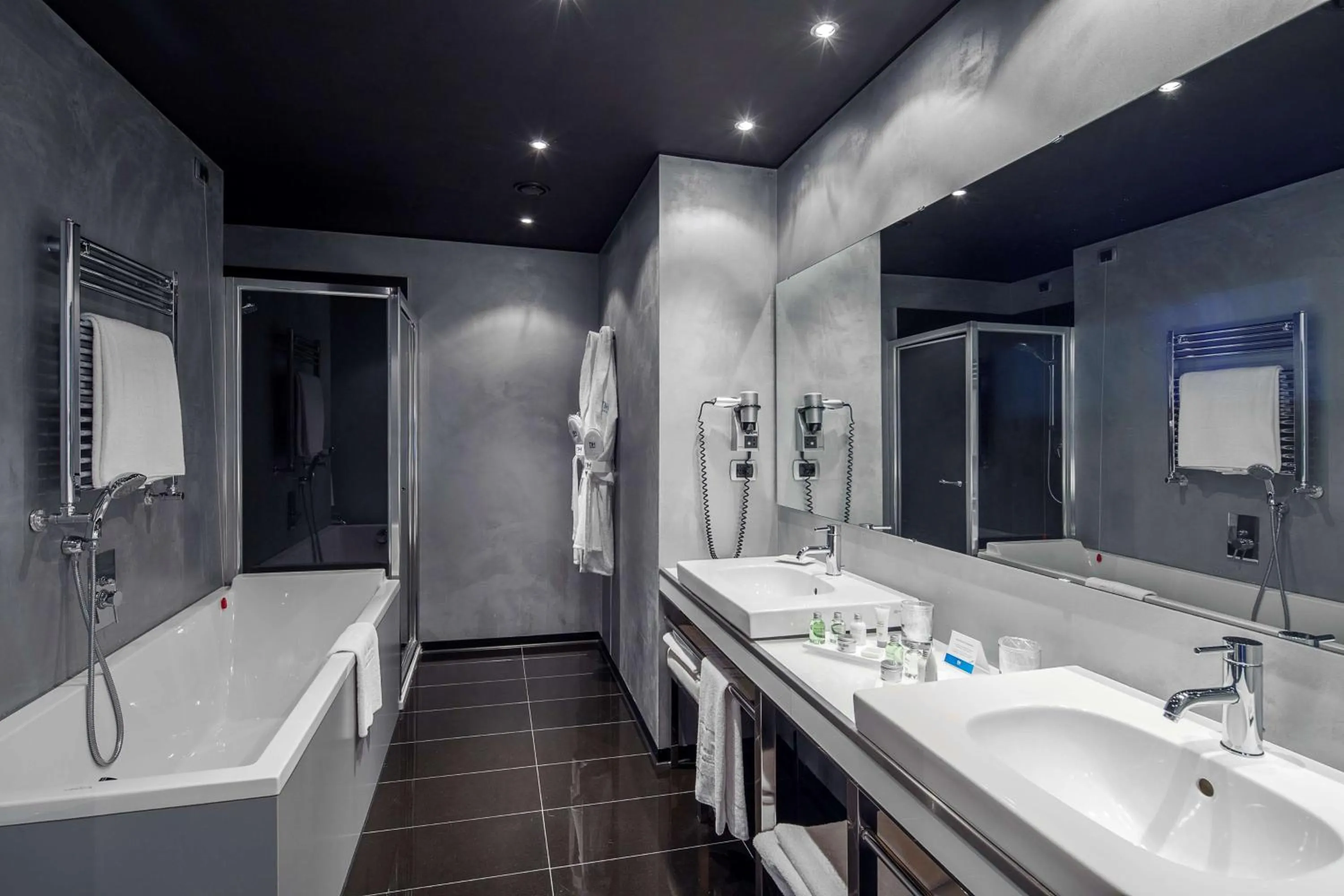 Bathroom in NH Milano Fiera