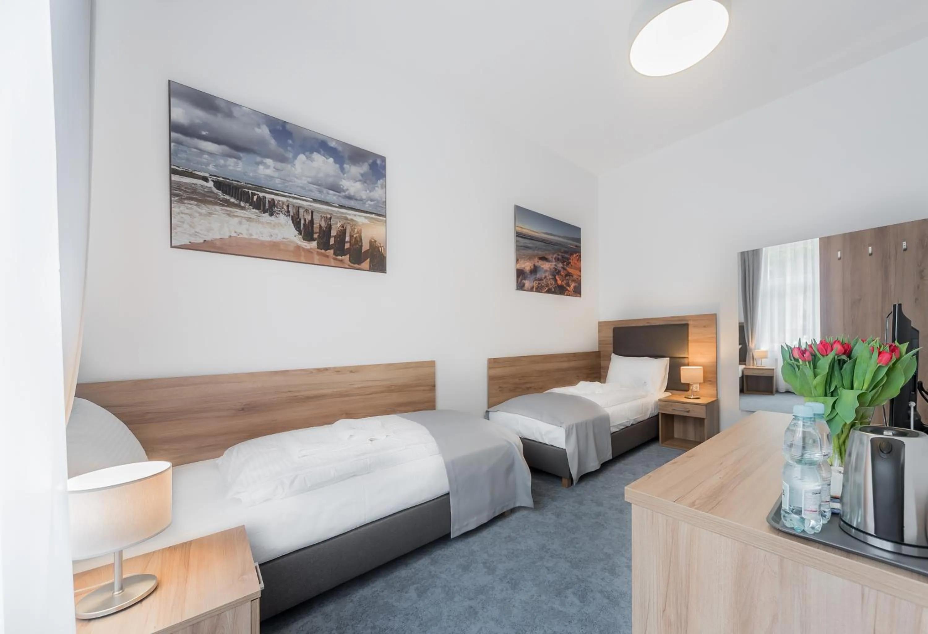 Photo of the whole room, Bed in Harmony House