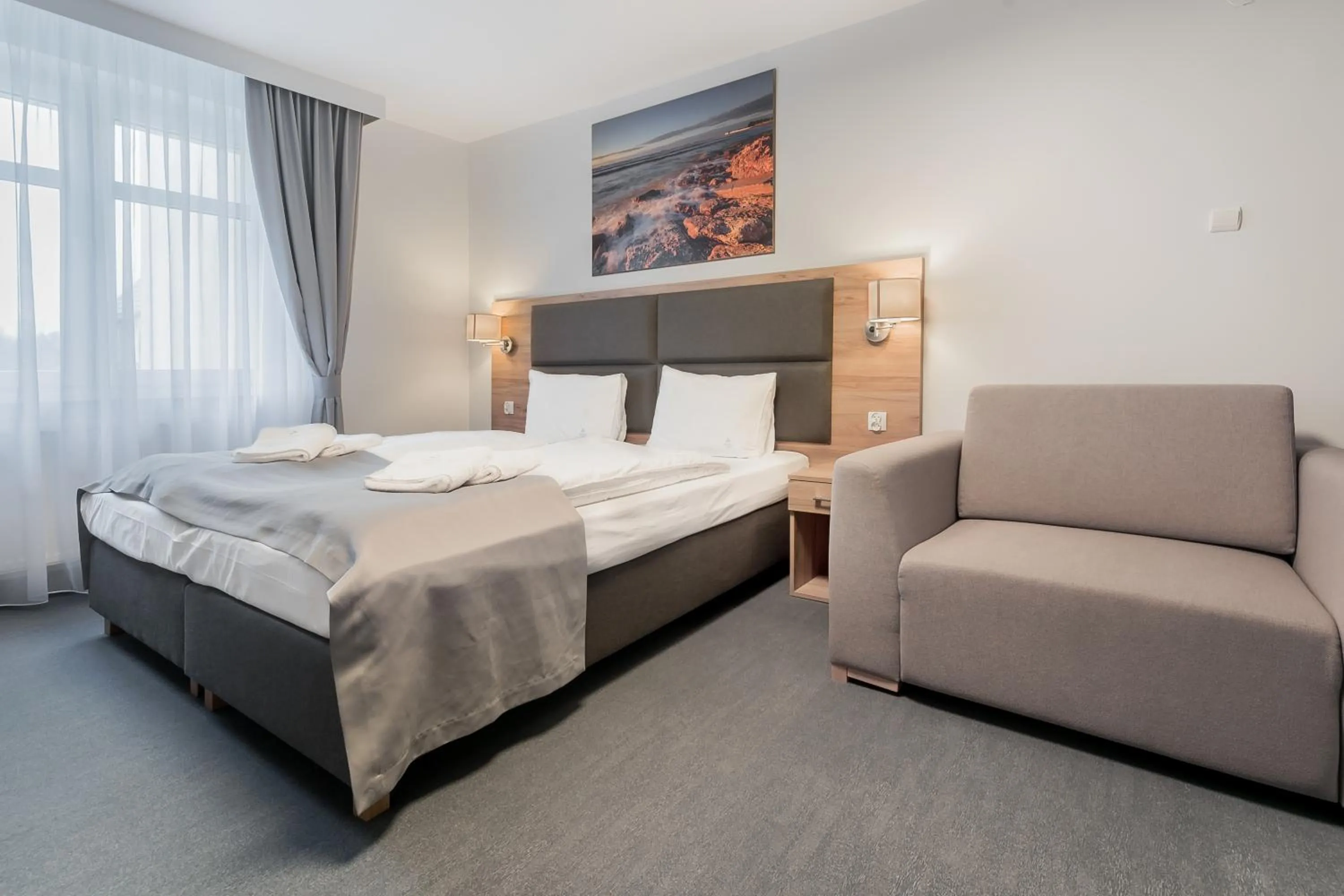 Photo of the whole room, Bed in Harmony House