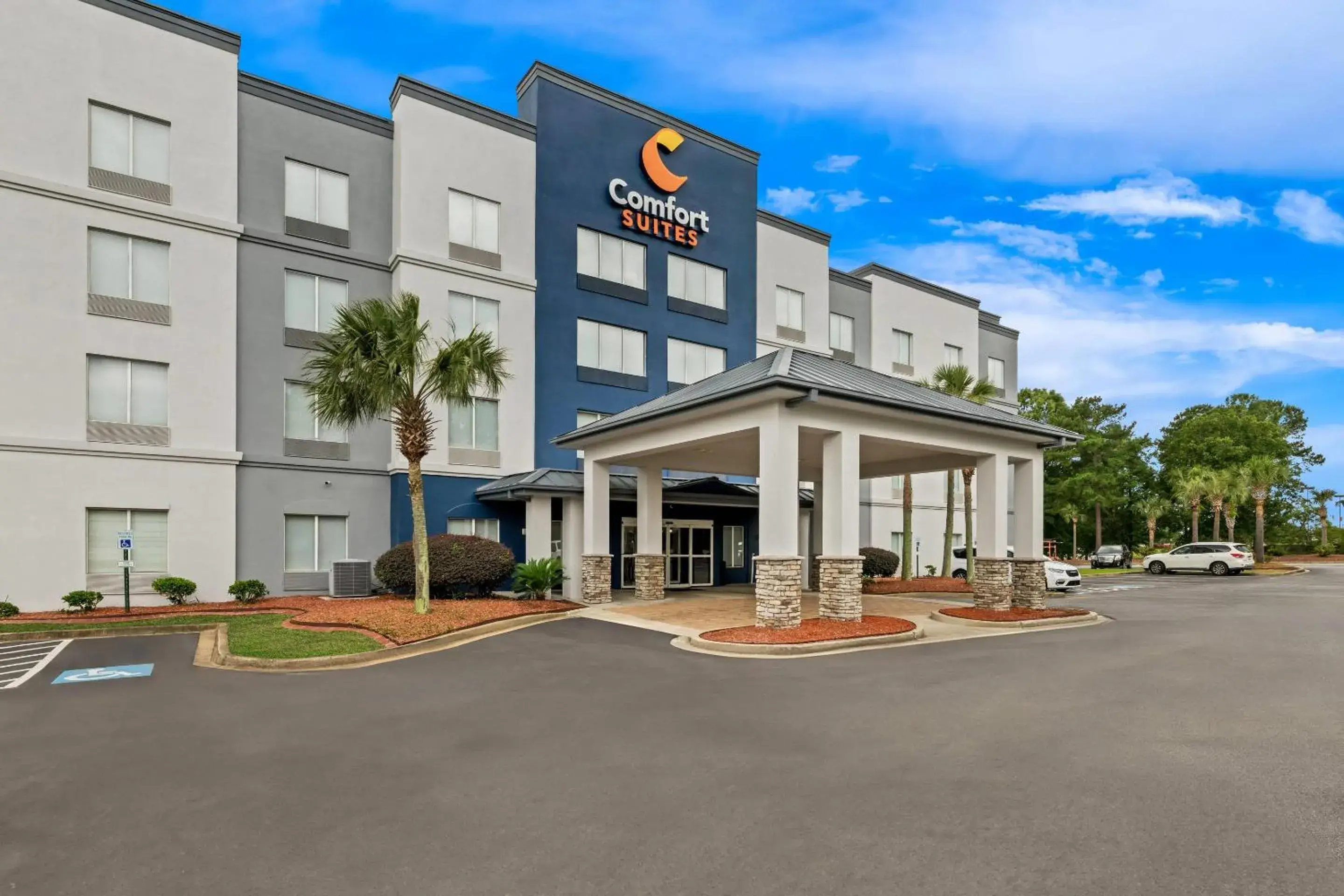 Property building in Comfort Suites Columbia at Harbison Property building in Comfort Suites Columbia at Harbison