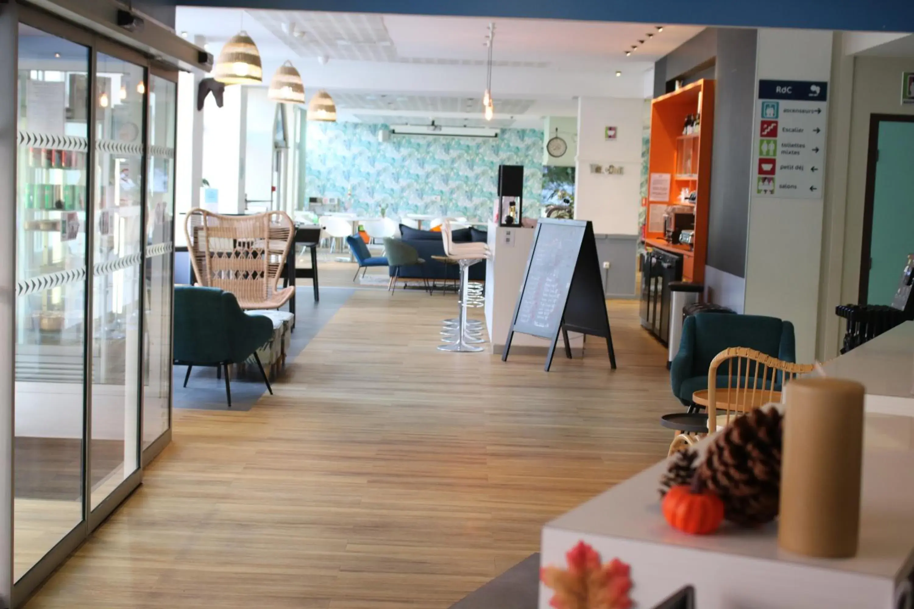 Lobby or reception in ibis Styles Lille Centre Gare Beffroi Lobby or reception in ibis Styles Lille Centre Gare Beffroi