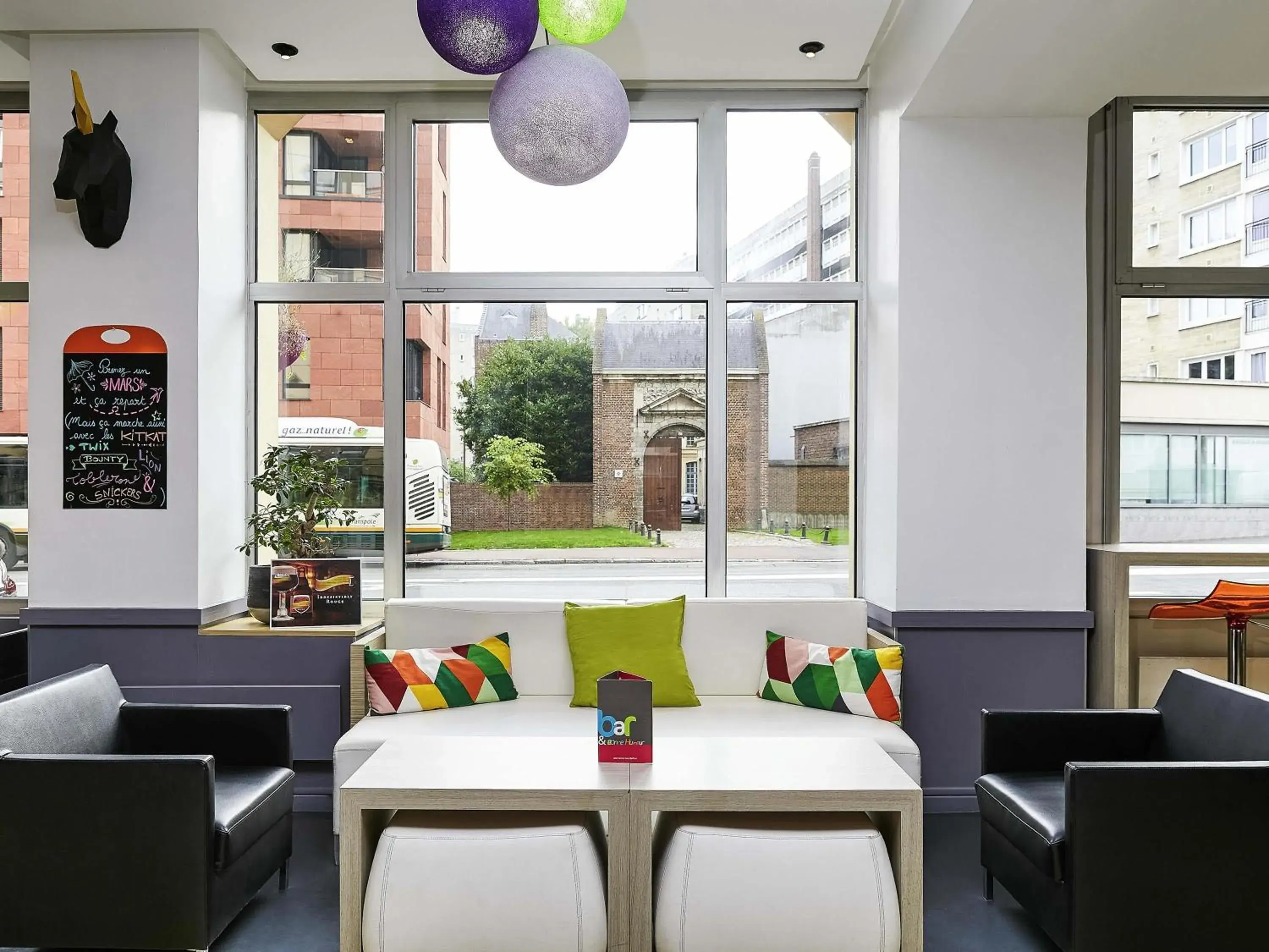 Lounge or bar in ibis Styles Lille Centre Gare Beffroi Lounge or bar in ibis Styles Lille Centre Gare Beffroi