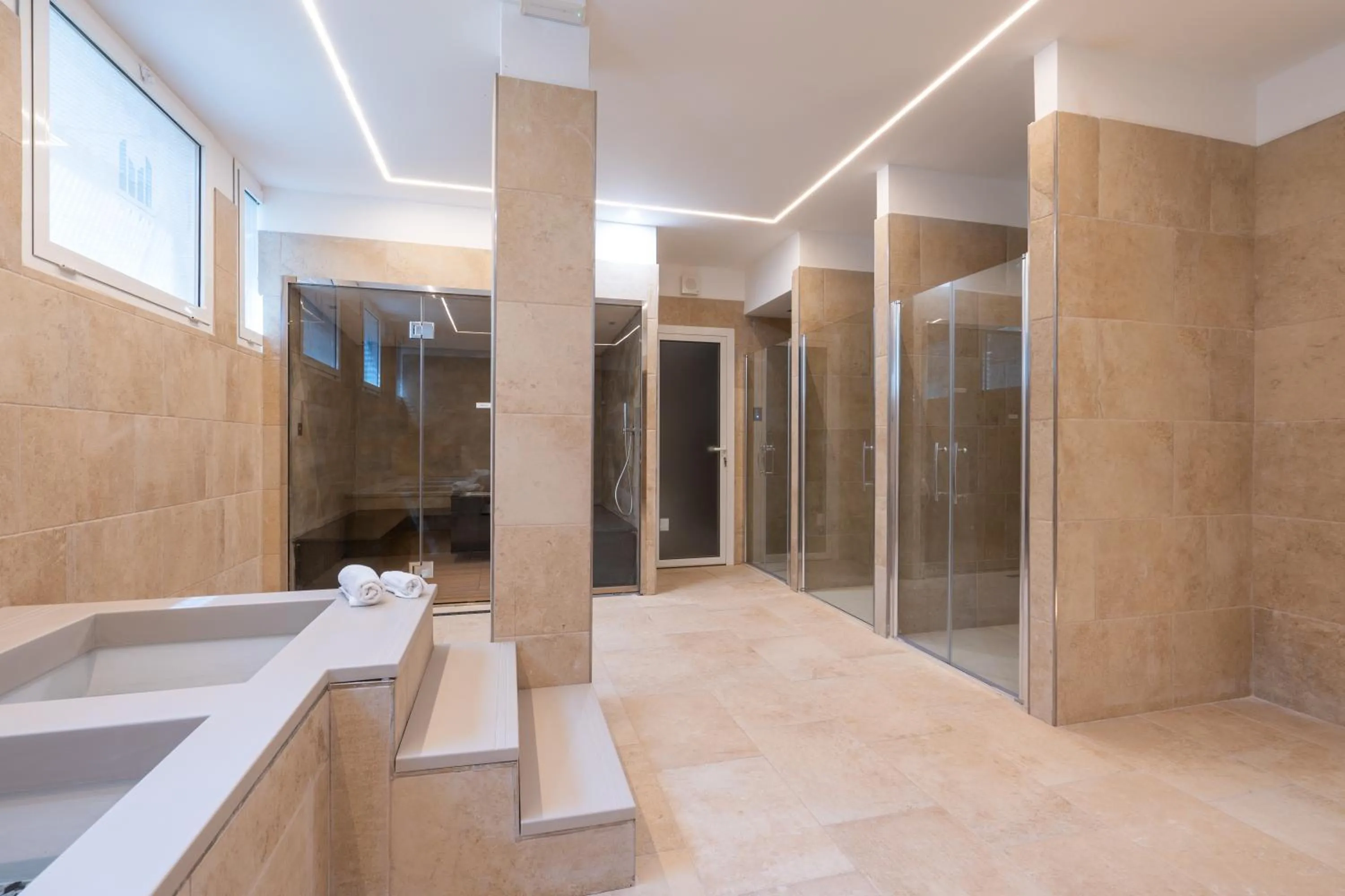 Shower in Horizon Hotel Badesi