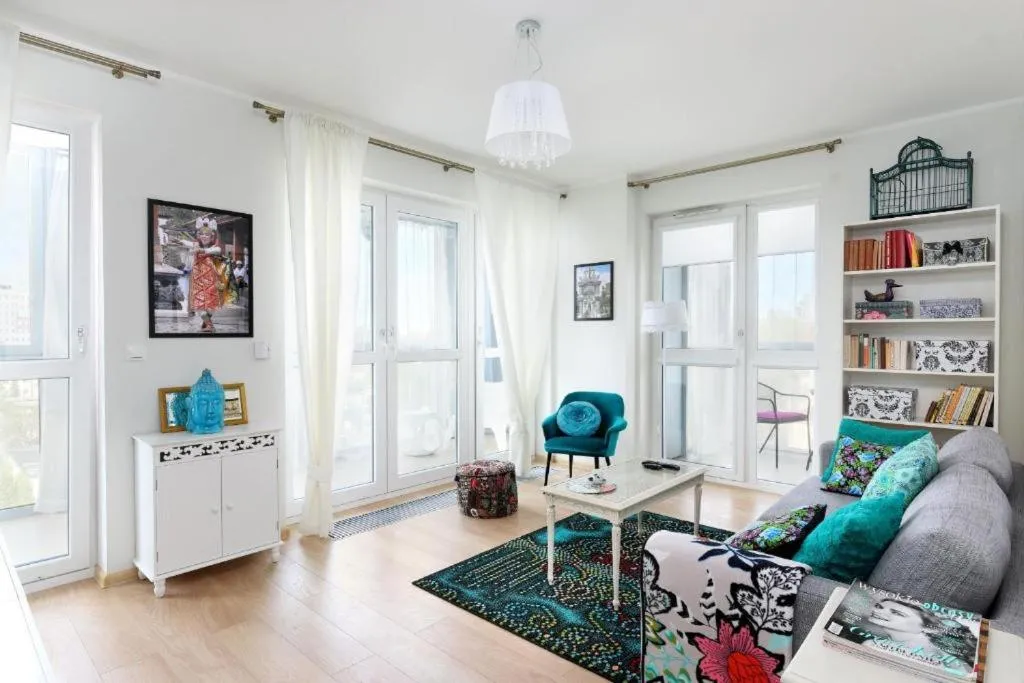 NotaBene Wola Apartment