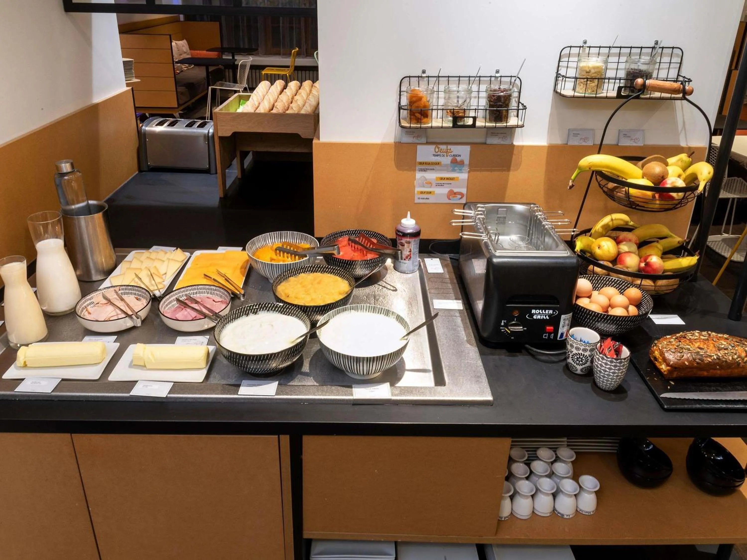 Food and drinks in ibis Styles Macon Centre