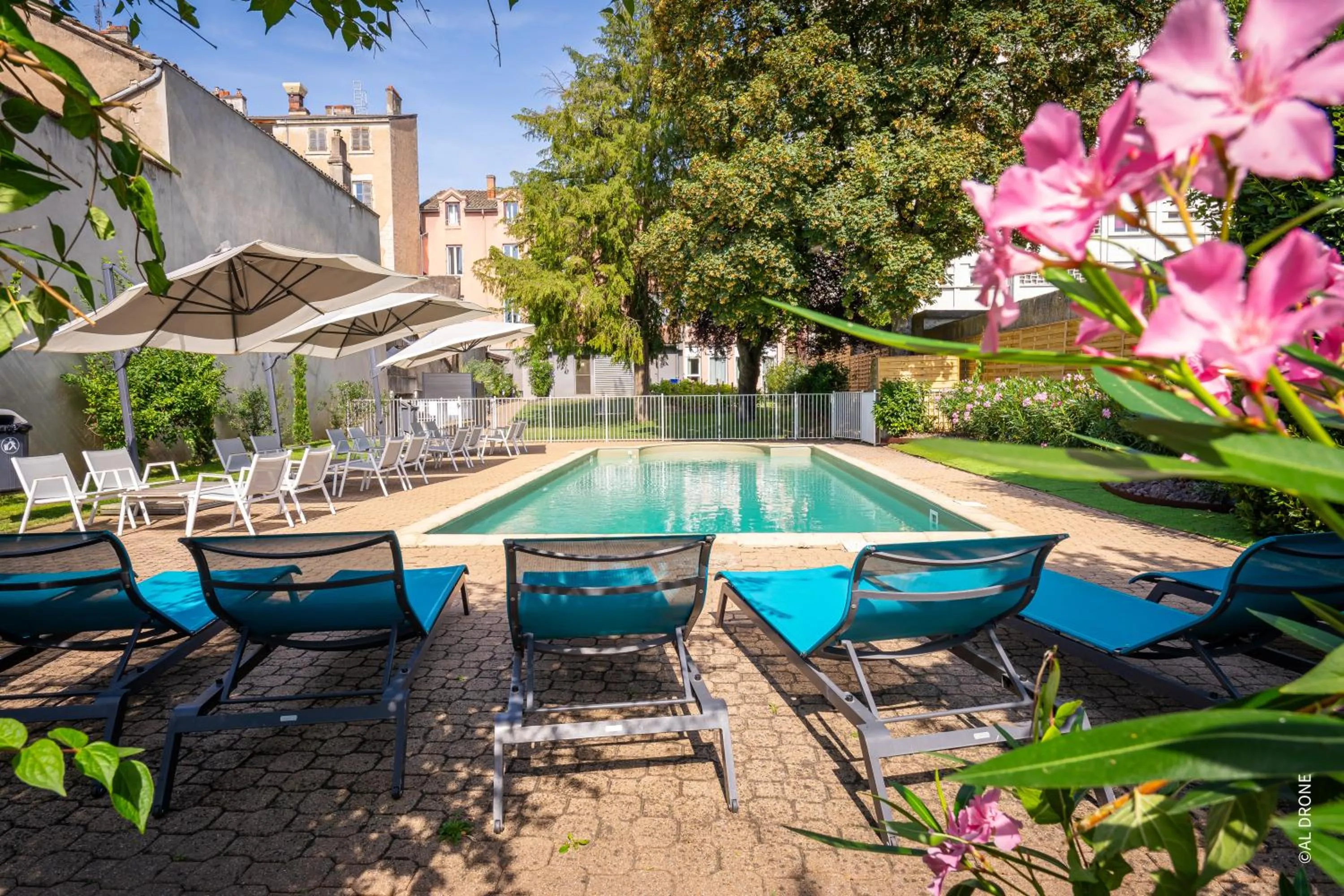 Spring in ibis Styles Macon Centre