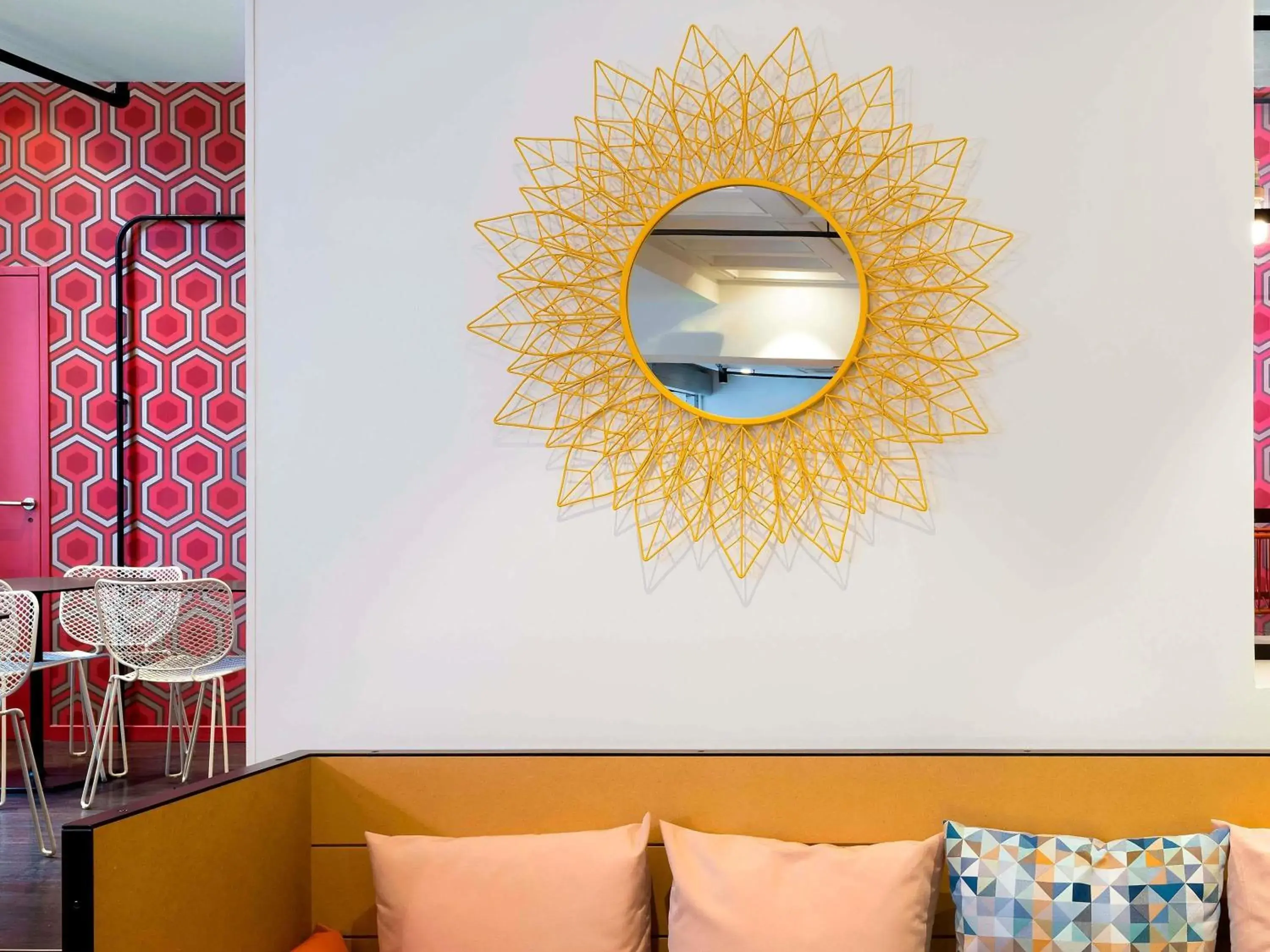 Lounge or bar in ibis Styles Macon Centre Lounge or bar in ibis Styles Macon Centre