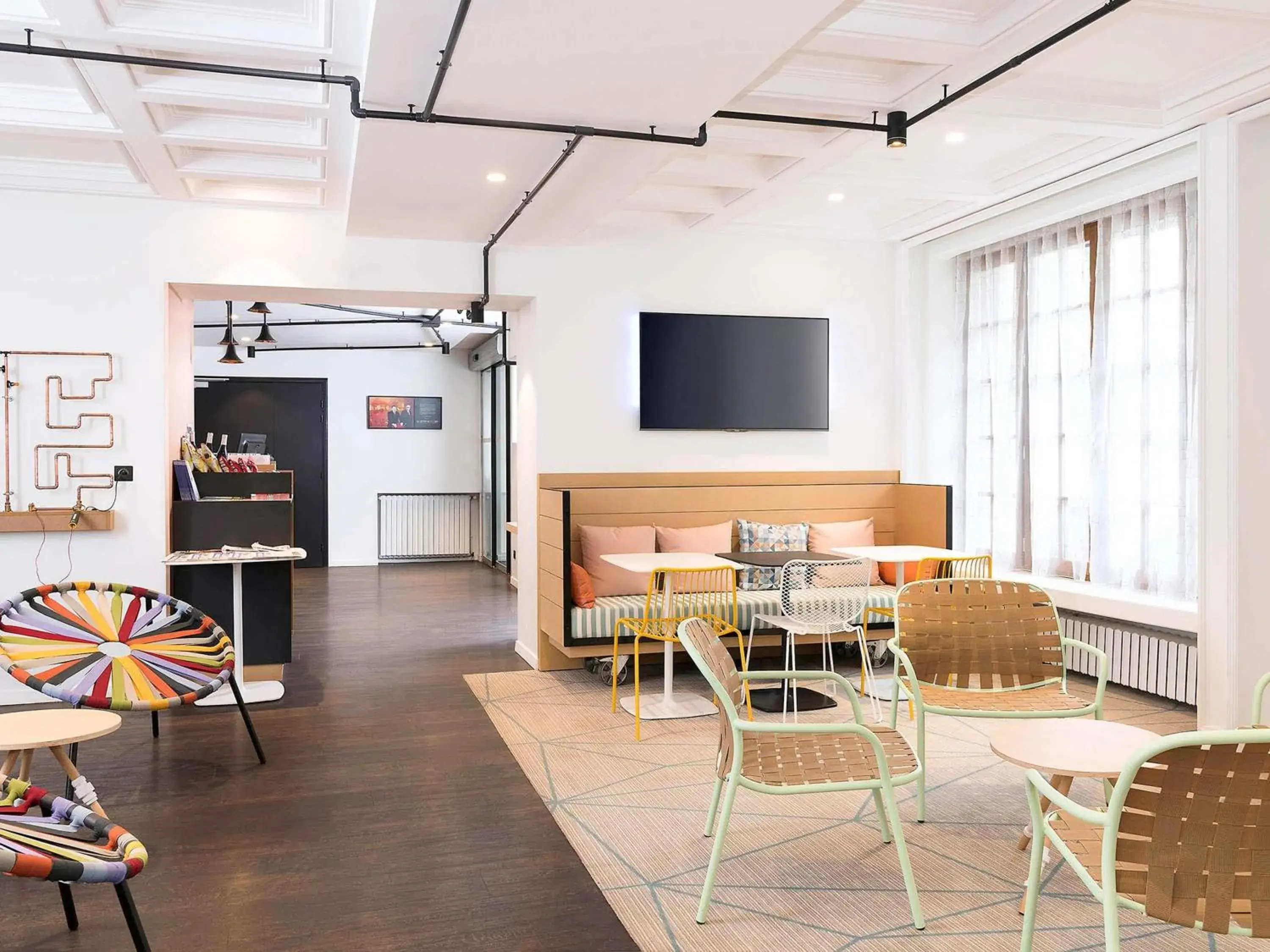 Lounge or bar in ibis Styles Macon Centre Lounge or bar in ibis Styles Macon Centre