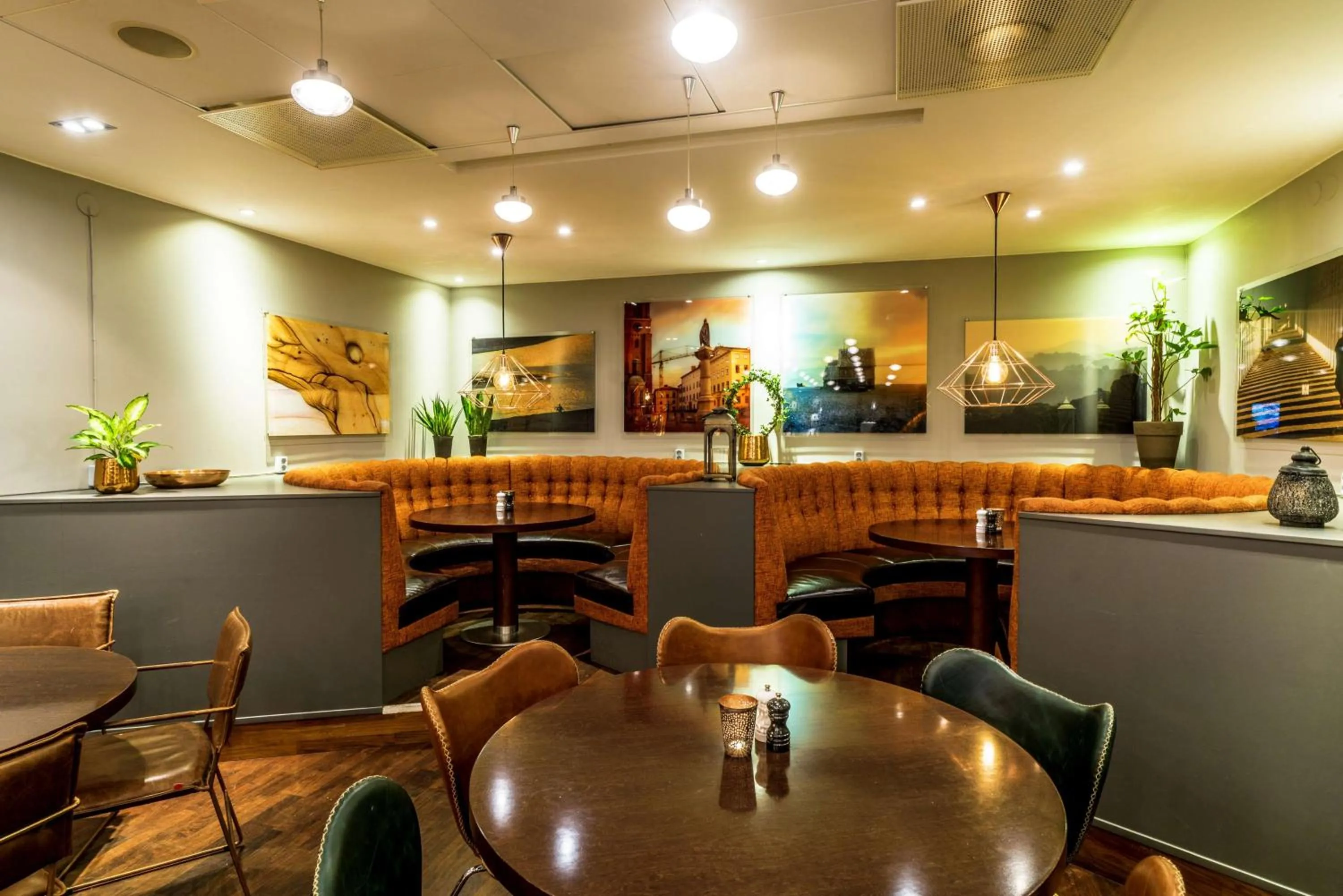 Restaurant/places to eat in Scandic Stora Hotellet