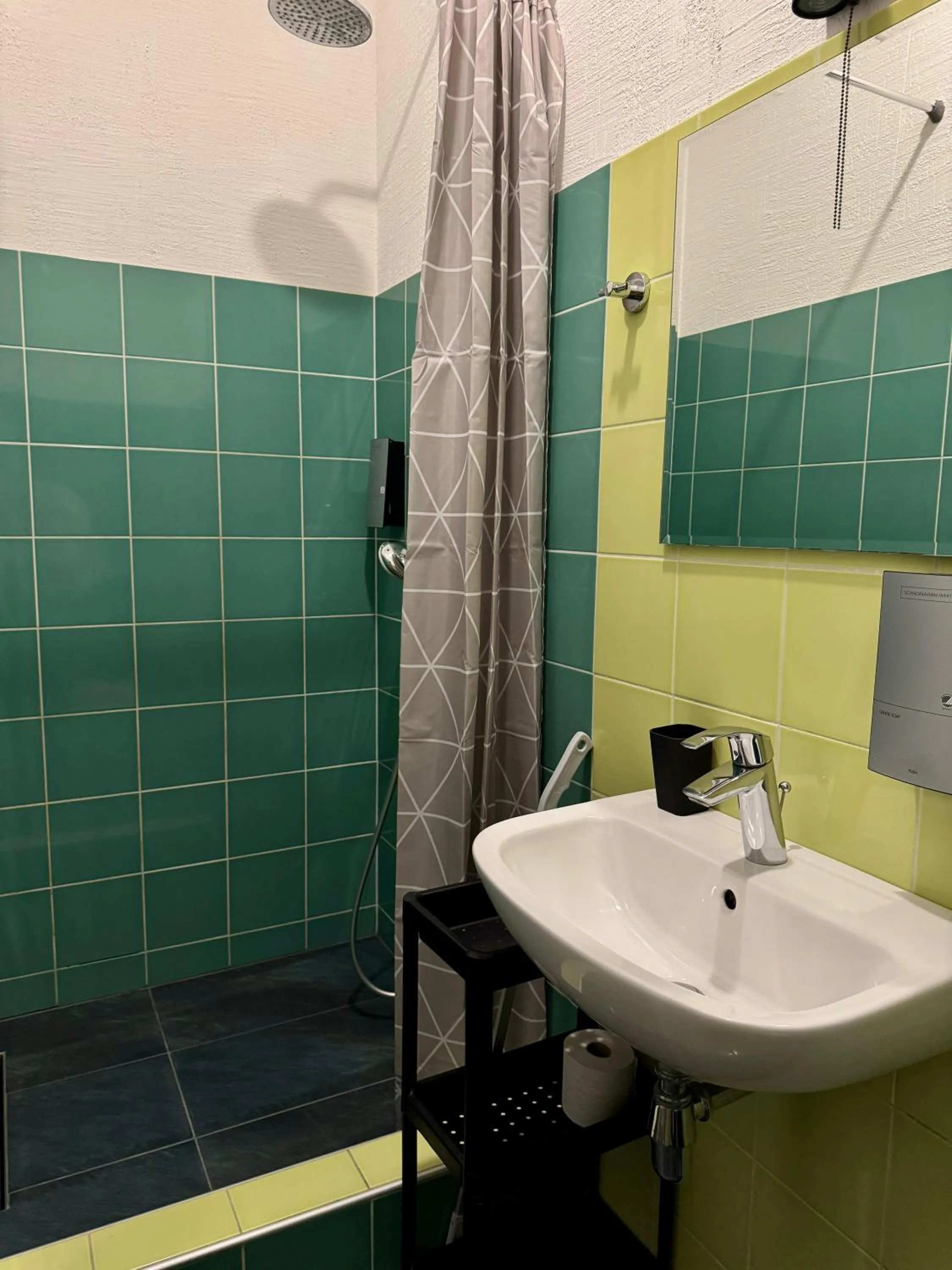 Shower in Zeit Hotel