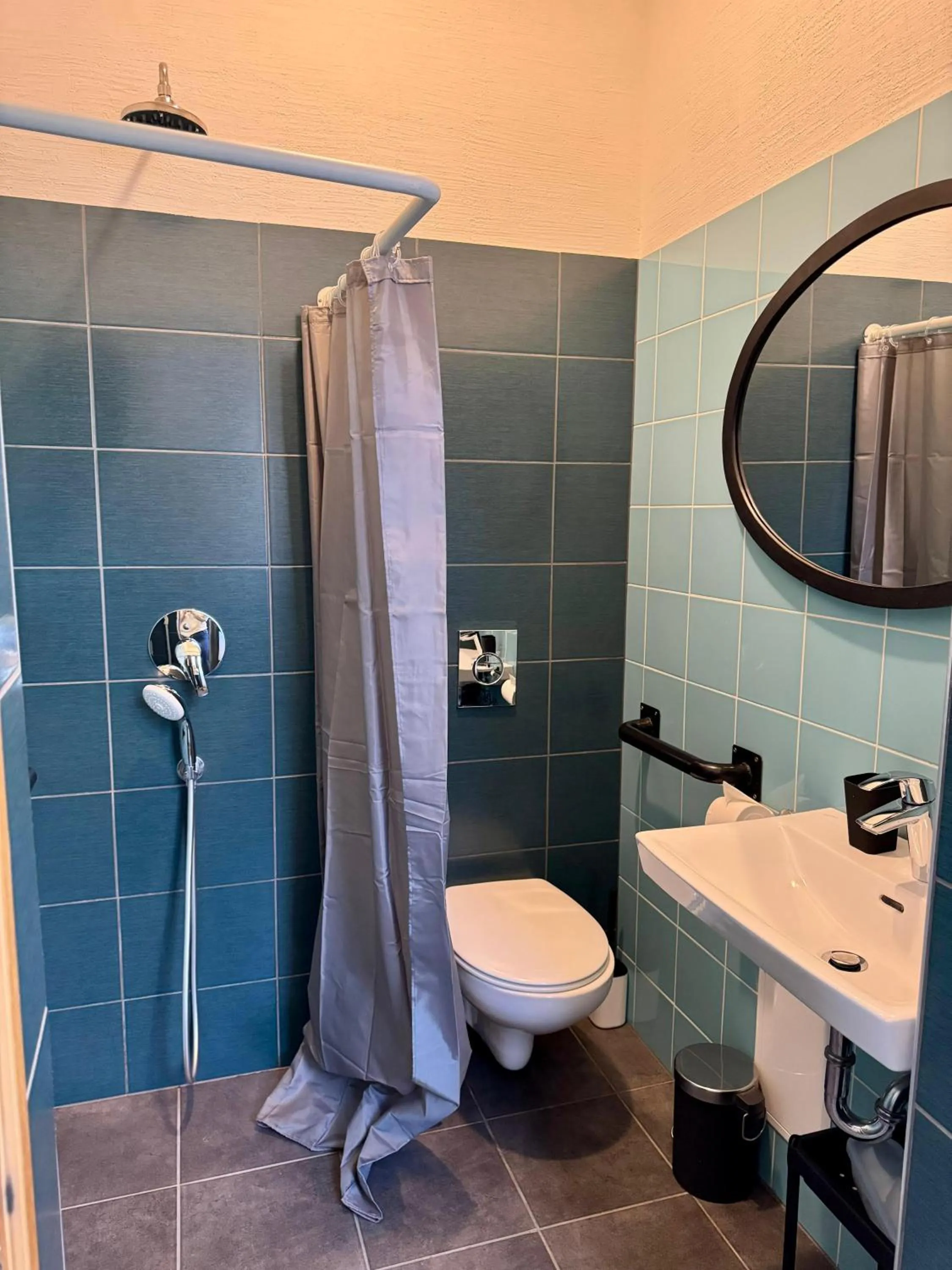 Shower in Zeit Hotel