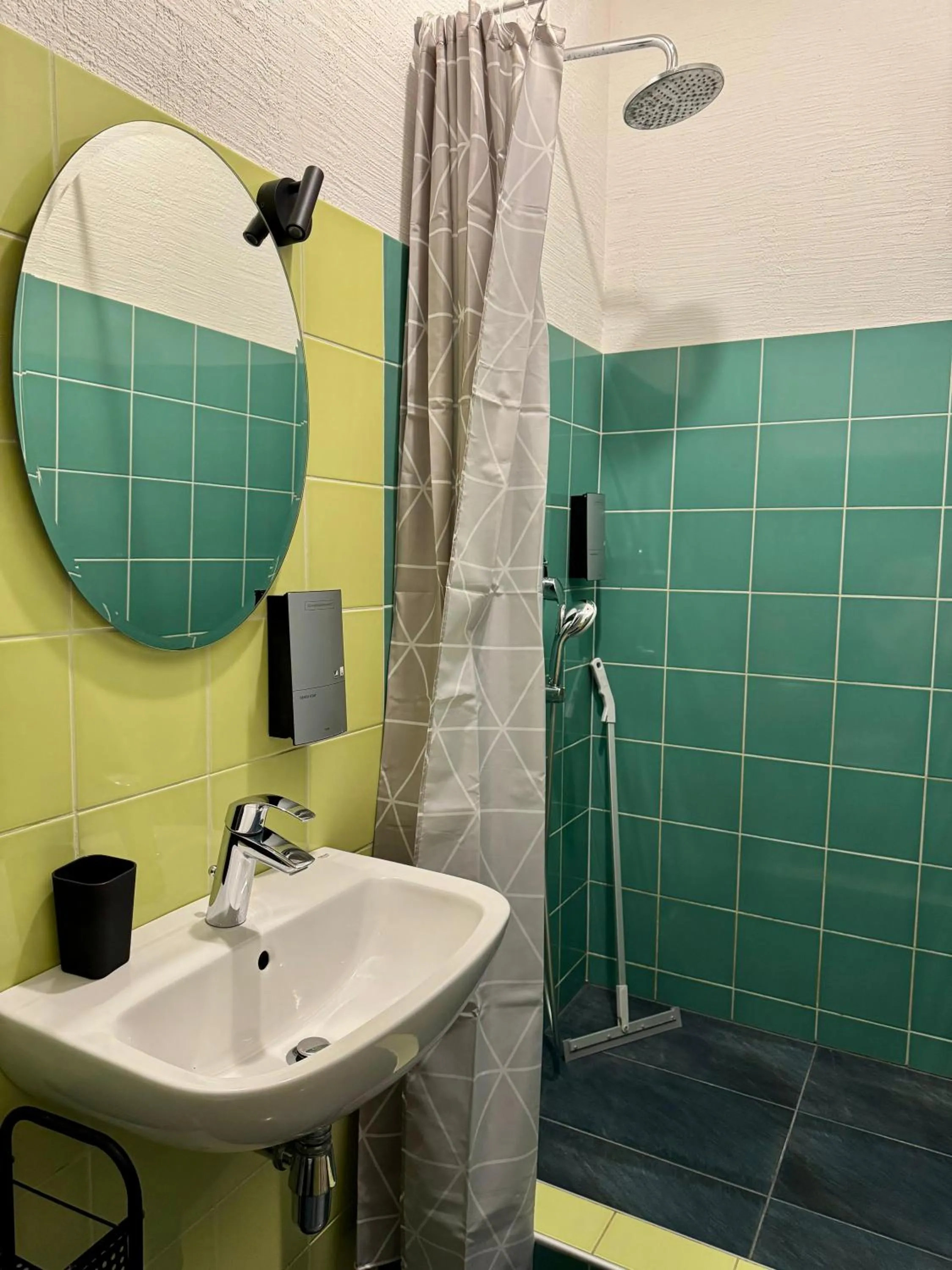 Shower in Zeit Hotel