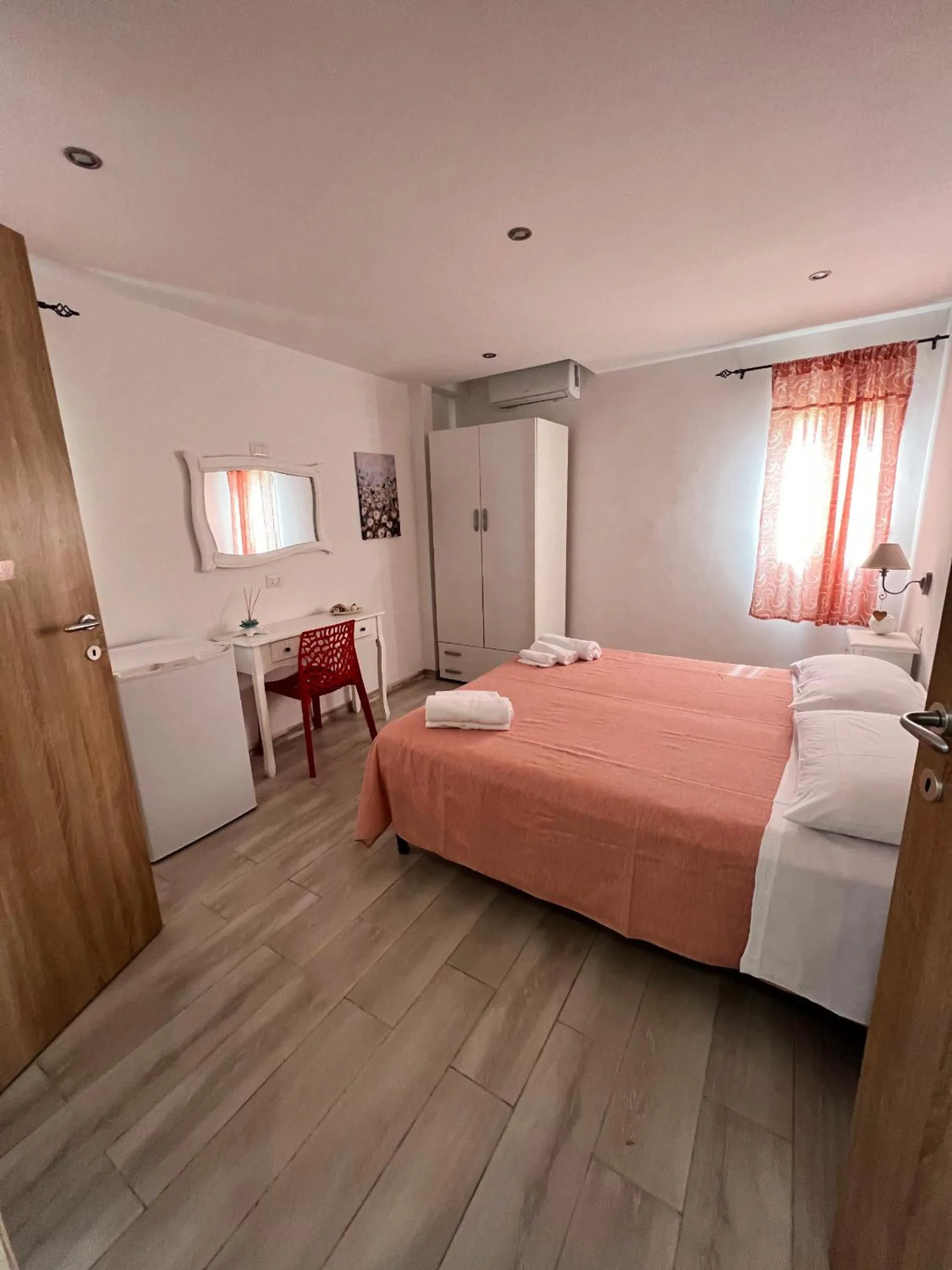 Restaurant/places to eat in Camere Dieci Maggio