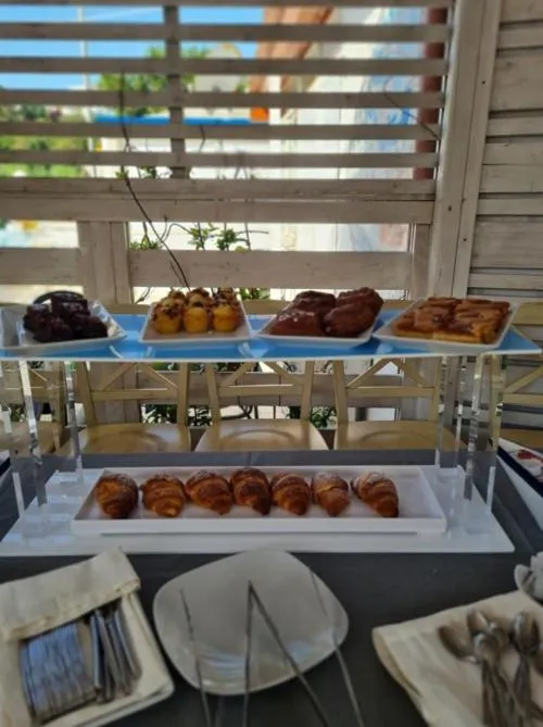 Food and drinks in Camere Dieci Maggio