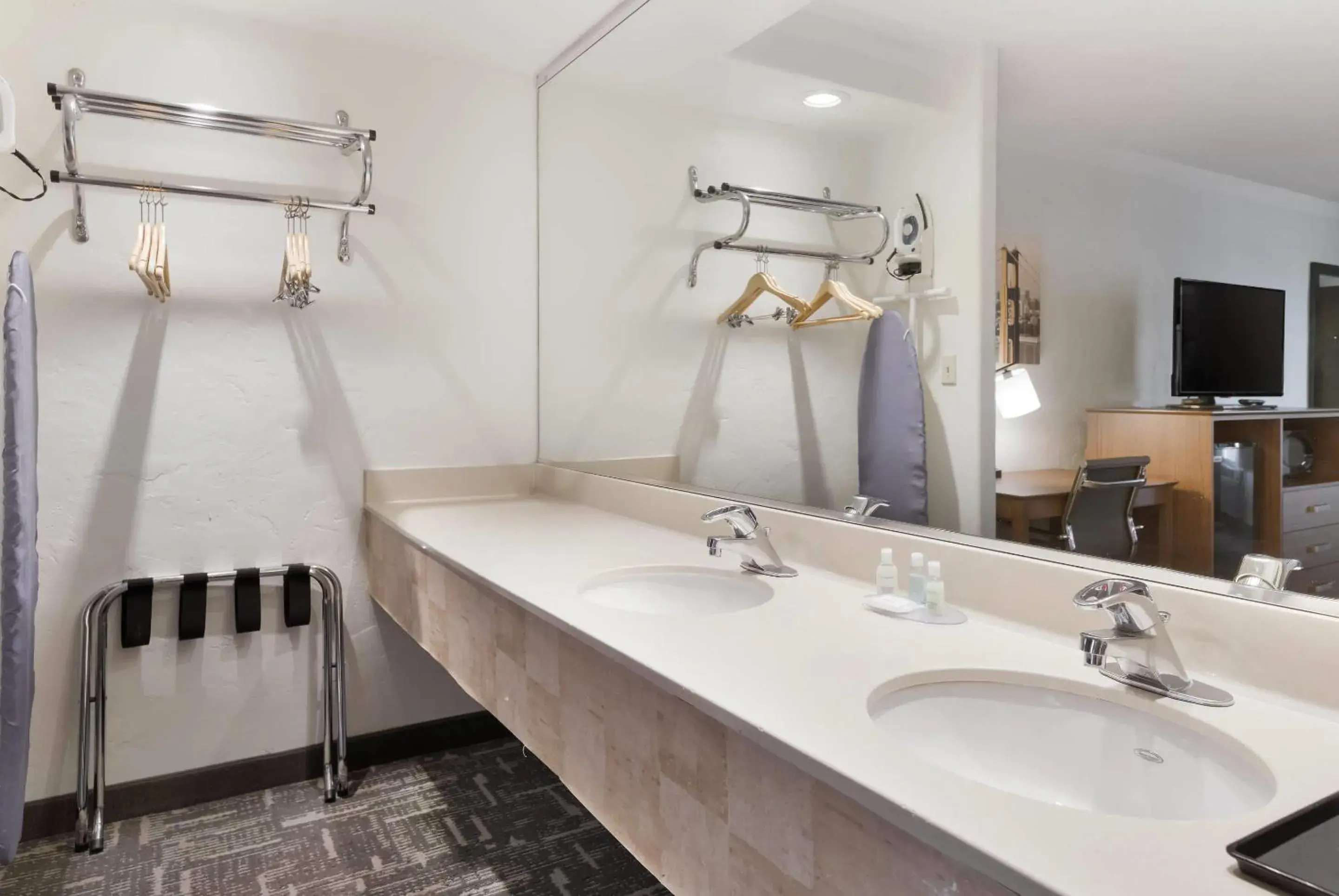 Bedroom in Clarion Hotel Concord-Walnut Creek Bedroom in Clarion Hotel Concord-Walnut Creek