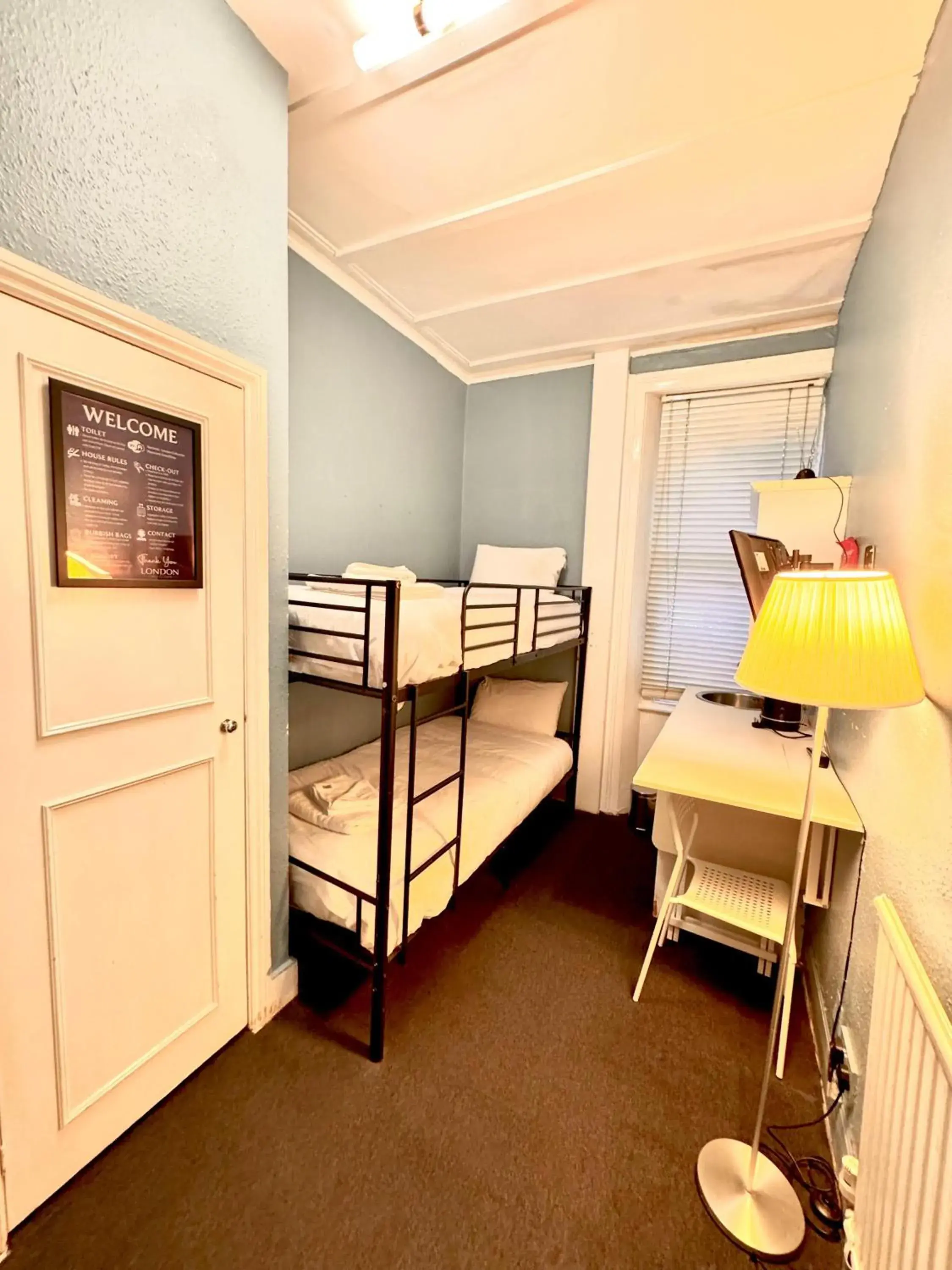 Twin Room with Shared Toilet in Kensington Gardens Twin Room with Shared Toilet in Kensington Gardens