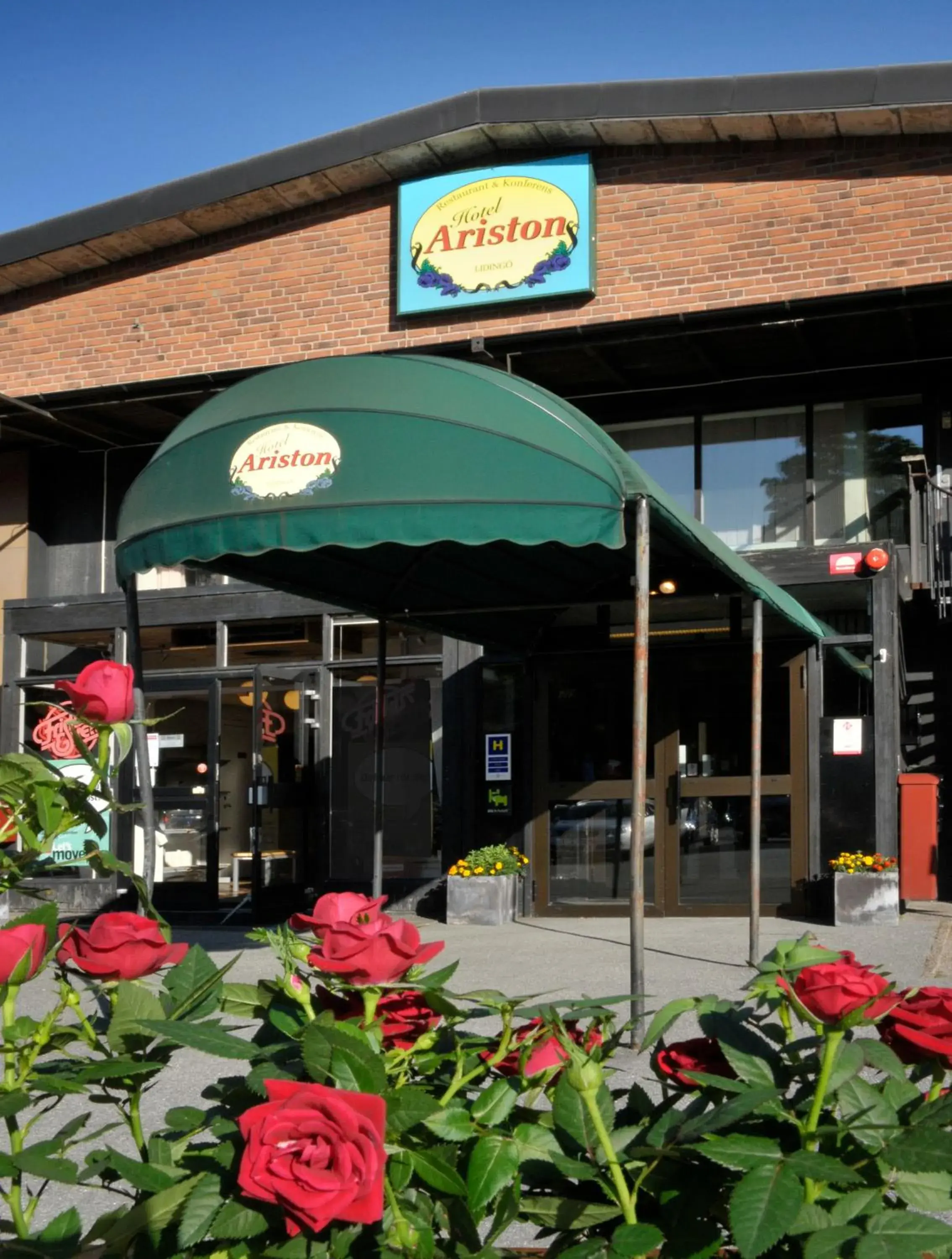 Facade/entrance in Ariston Hotell Facade/entrance in Ariston Hotell