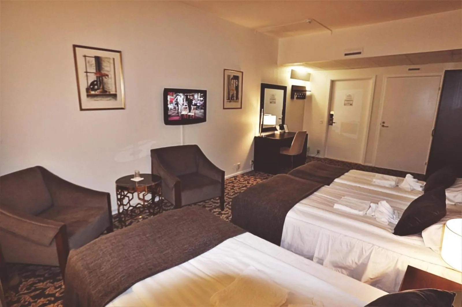 Photo of the whole room, Bed in Ariston Hotell