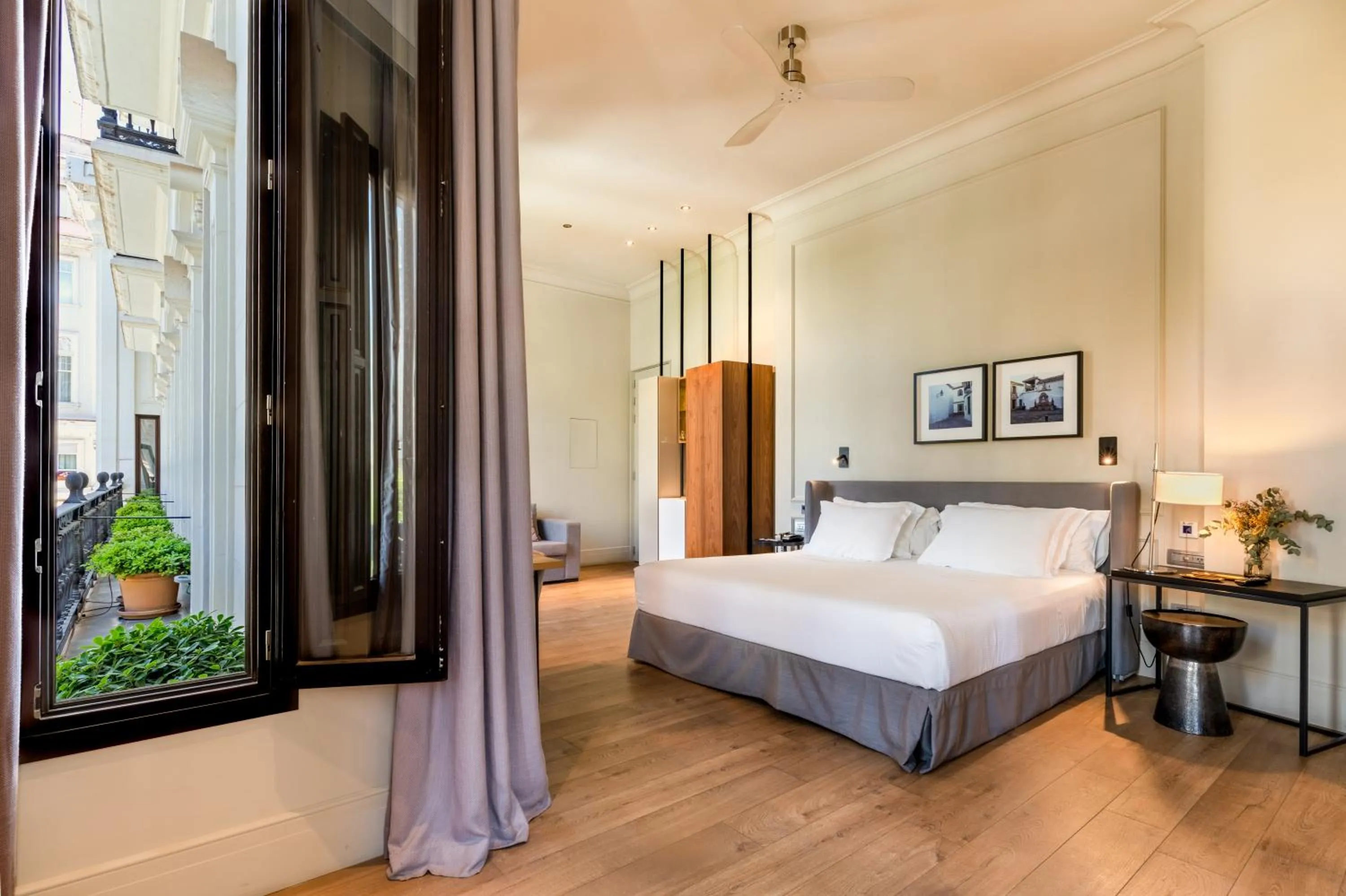 Bed in H10 Palacio Colomera