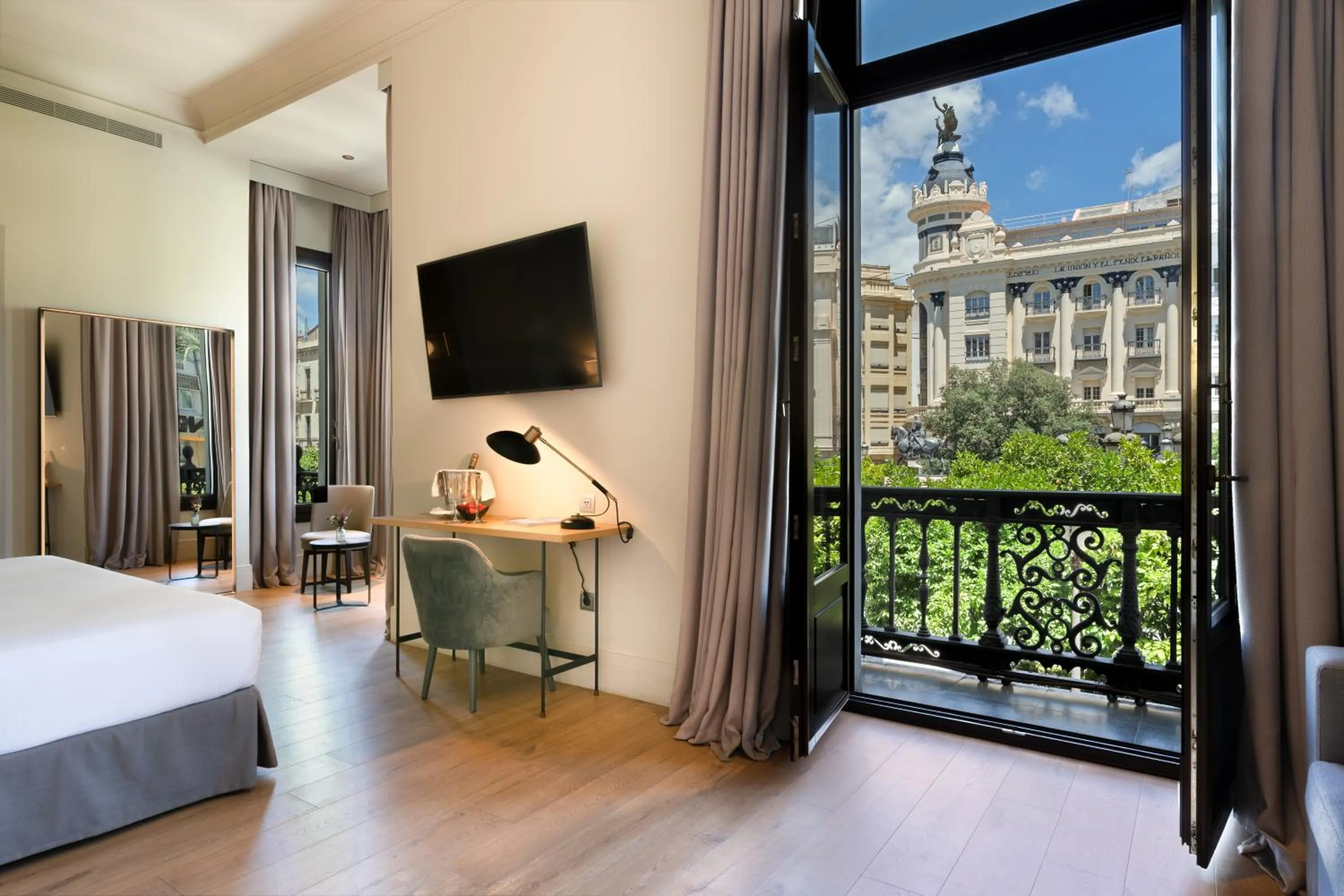 Bed in H10 Palacio Colomera