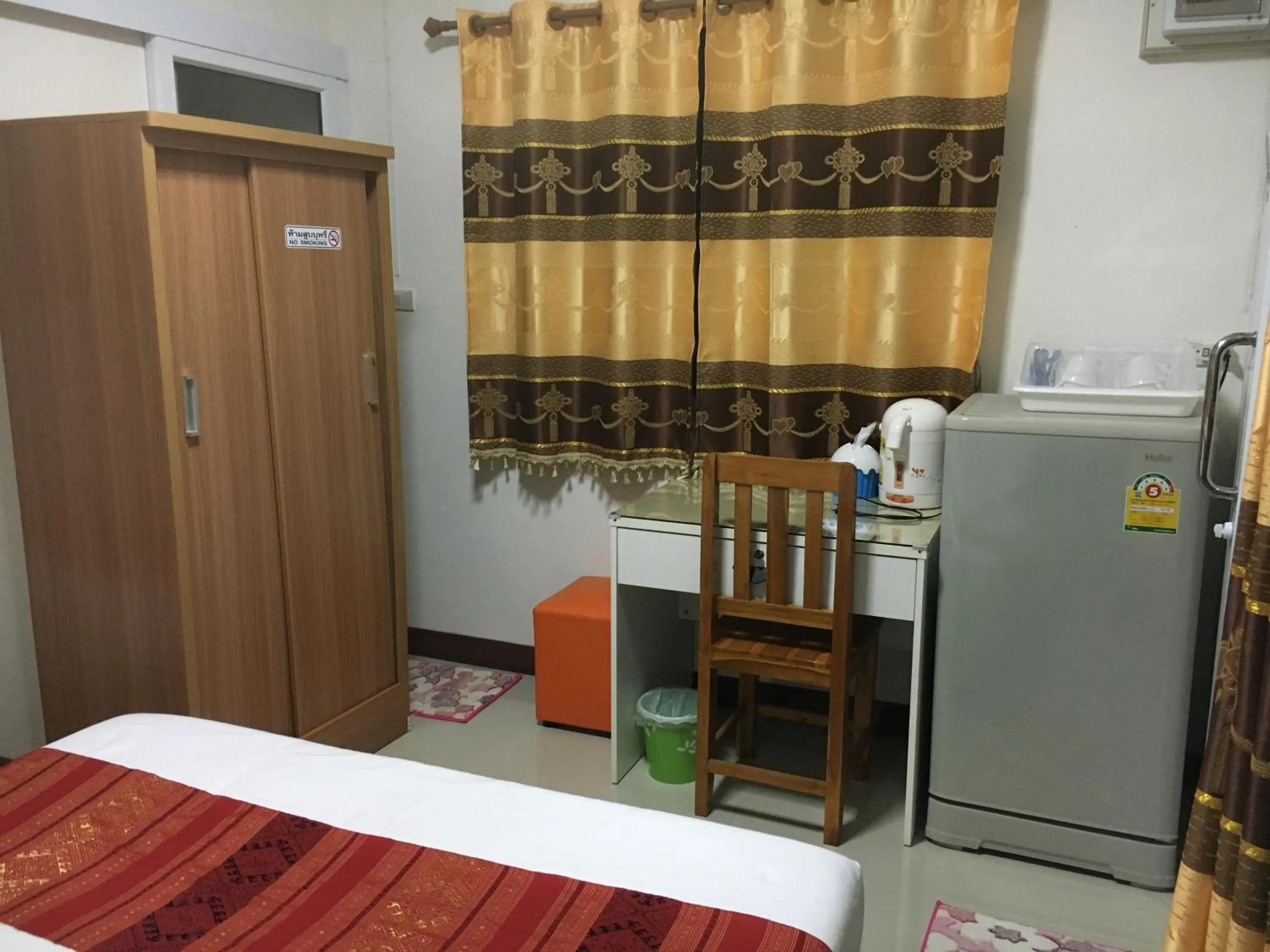 Coffee/tea facilities, Bed in บุญจินดา รีสอร์ท