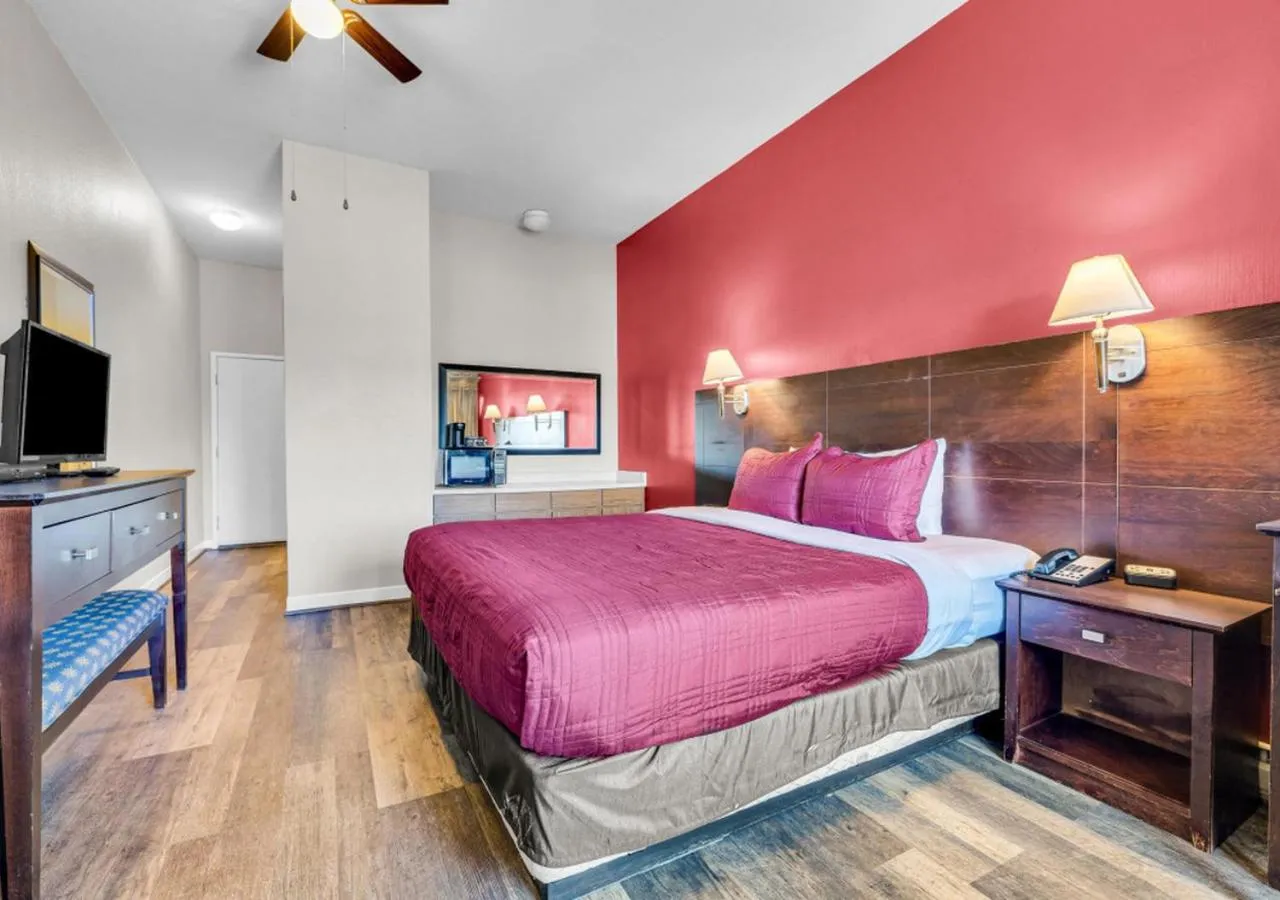 Bed in Bay Breeze Inn