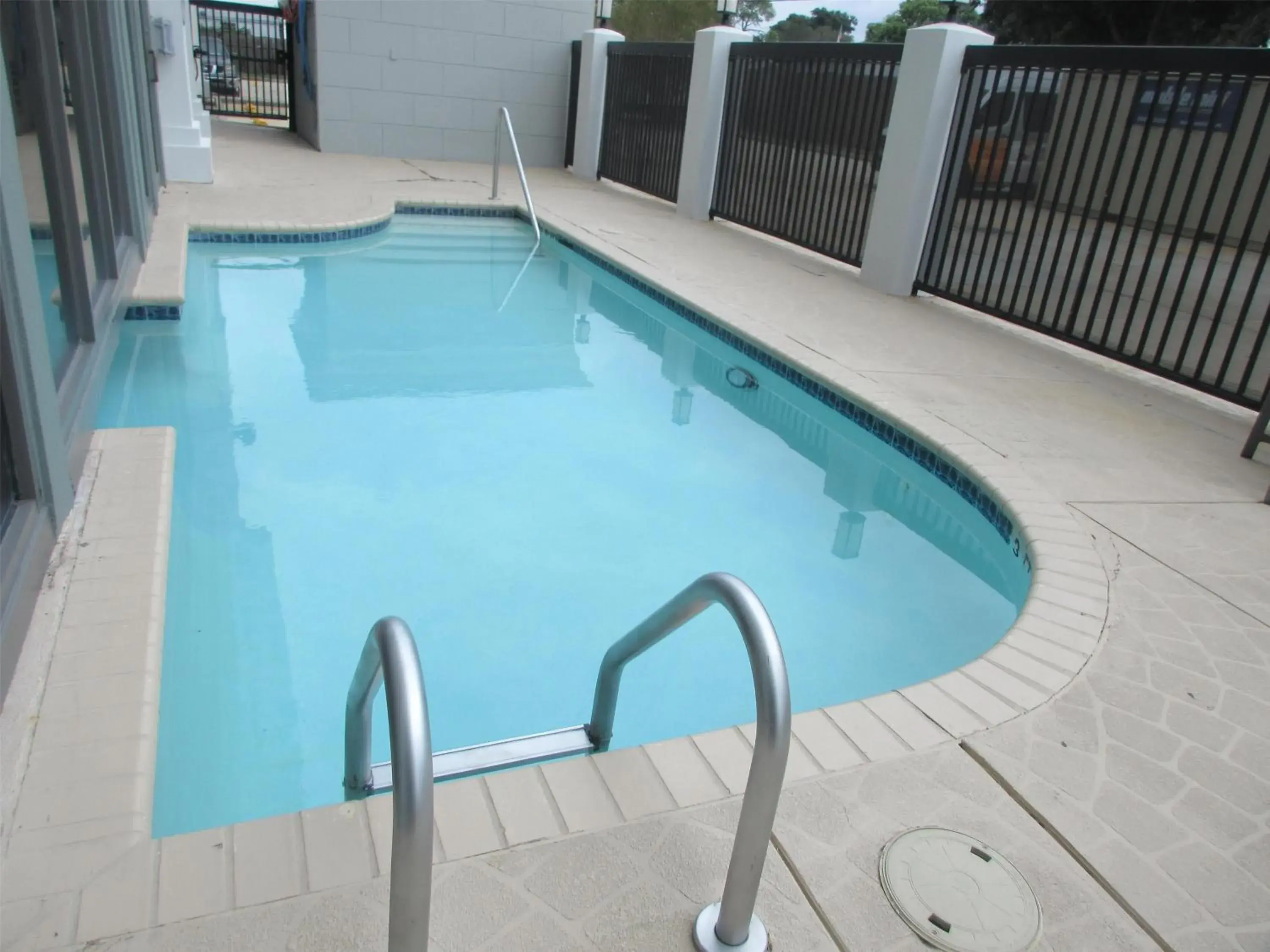 Pool view in Best Western Kenner Pool view in Best Western Kenner