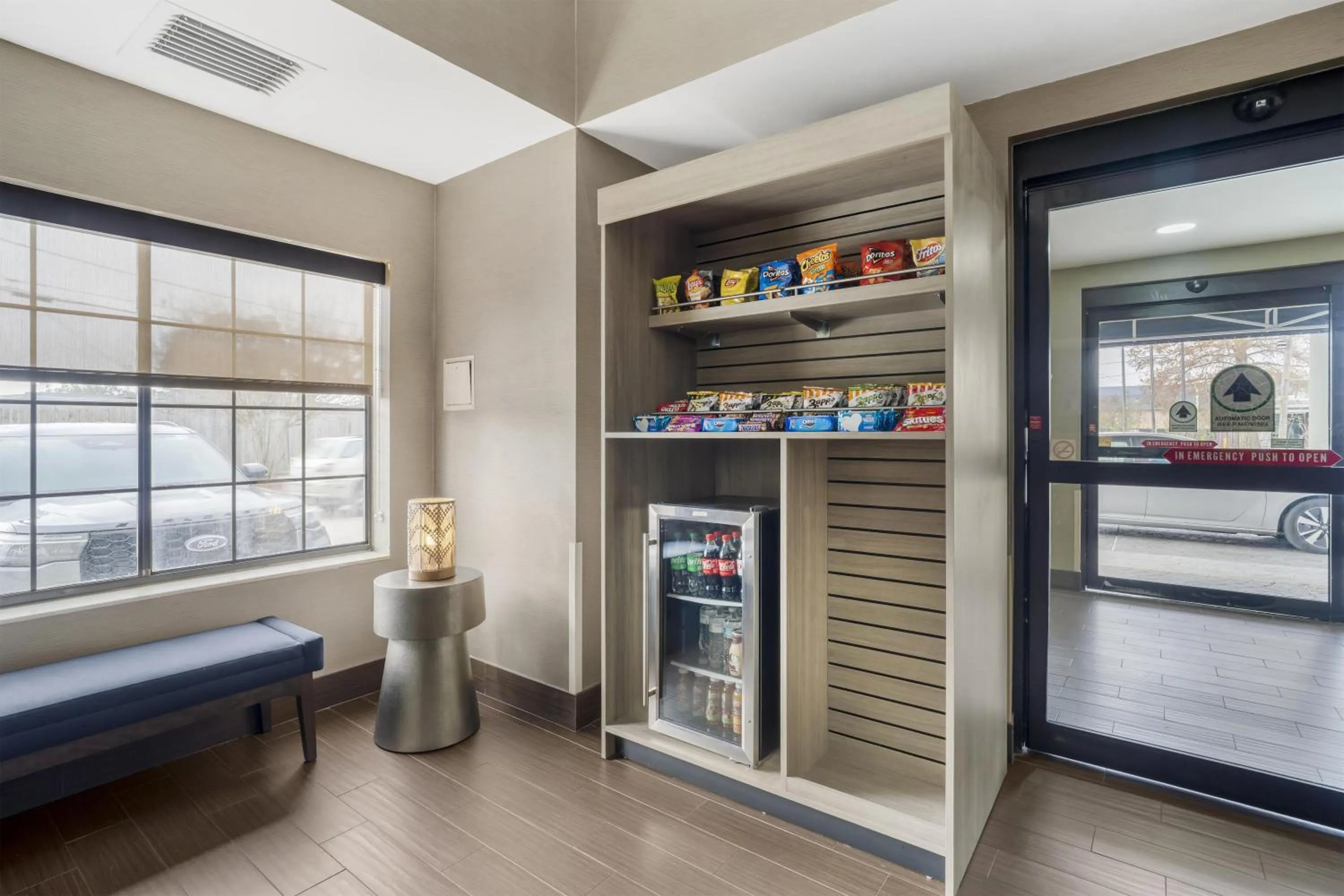 Property building, Bed in Best Western Kenner