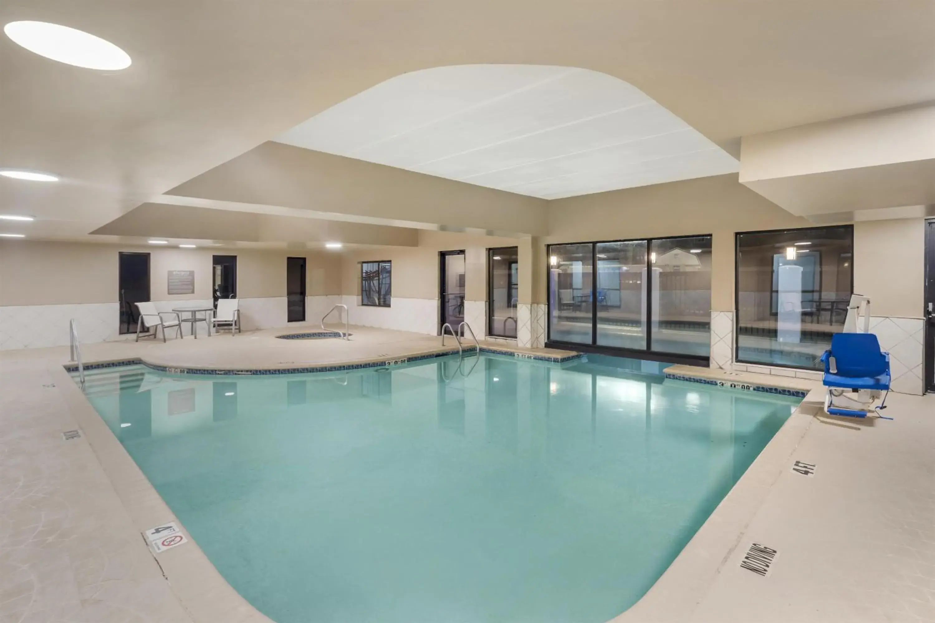 Pool view in Best Western Kenner Pool view in Best Western Kenner