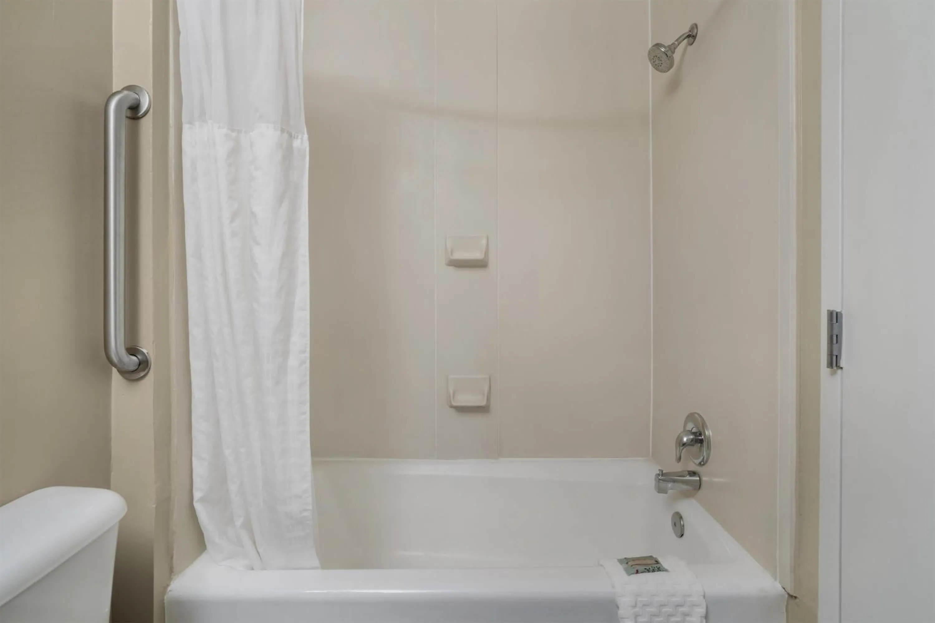 Bathroom in Best Western Kenner