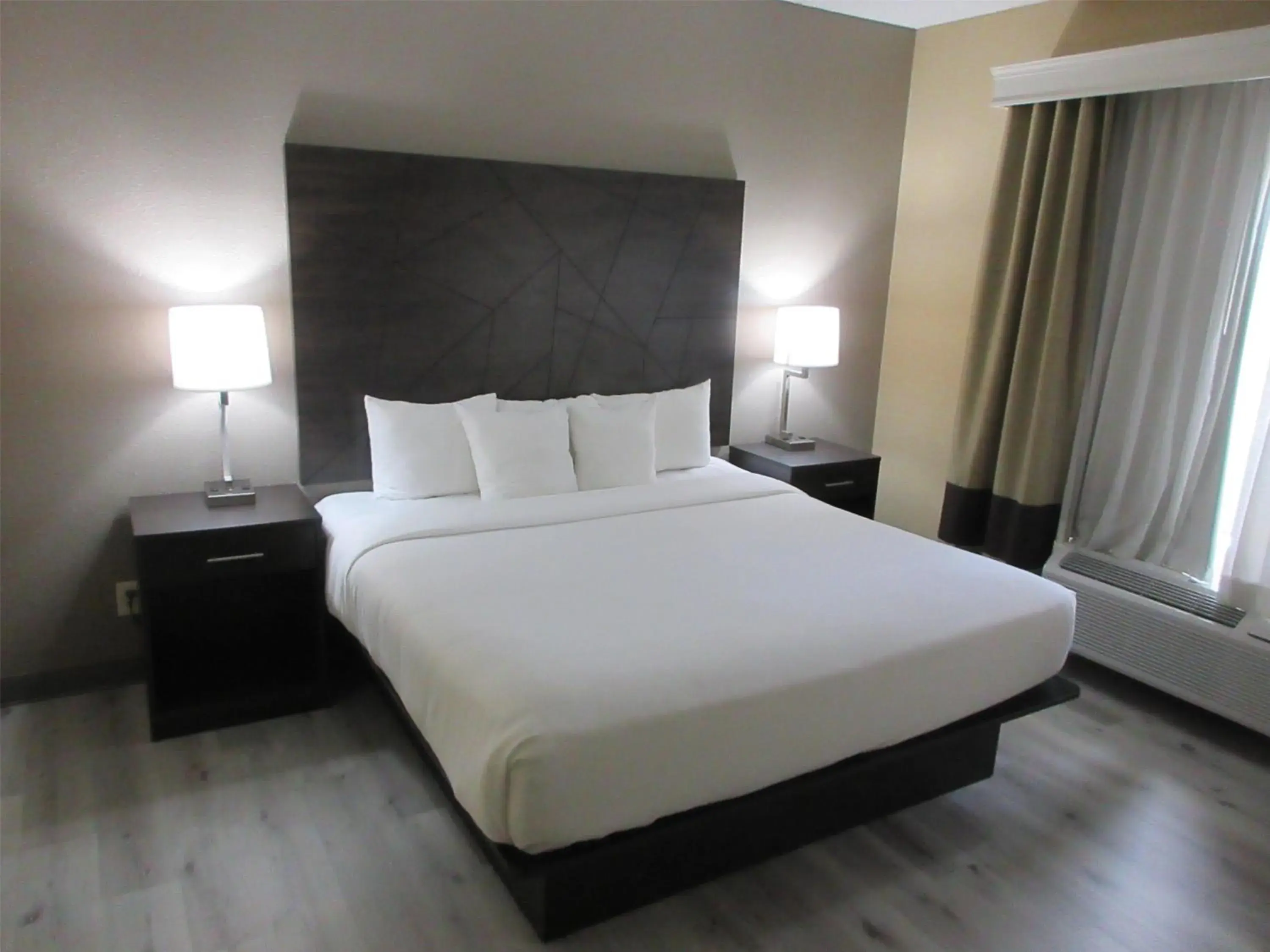 Bedroom, Bed in Best Western Kenner Bedroom, Bed in Best Western Kenner