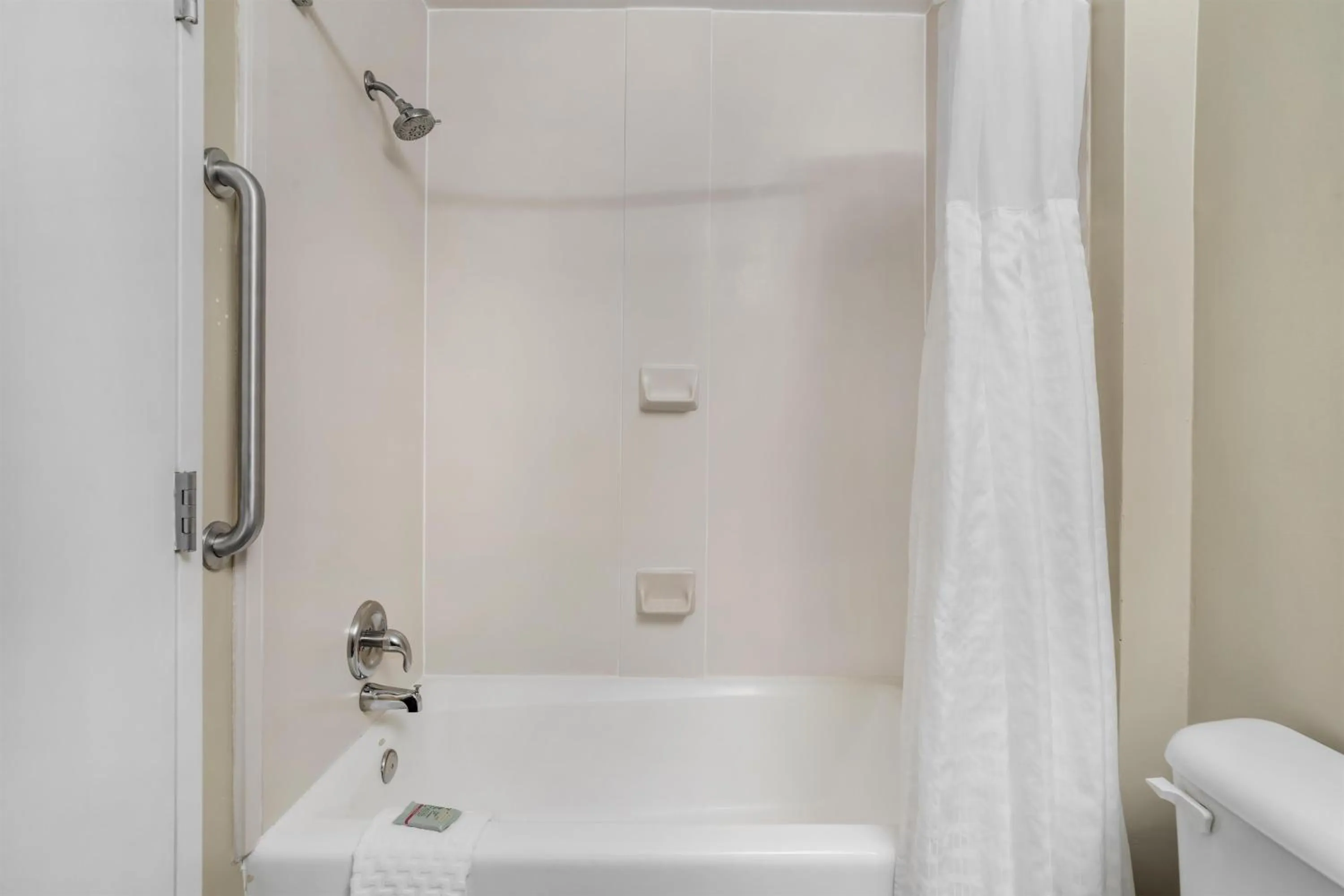 Bathroom in Best Western Kenner