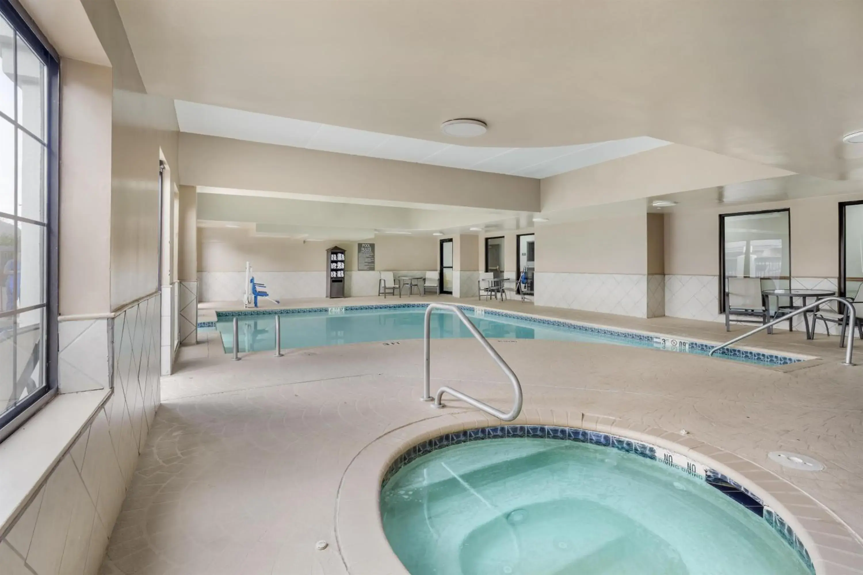 Pool view in Best Western Kenner Pool view in Best Western Kenner