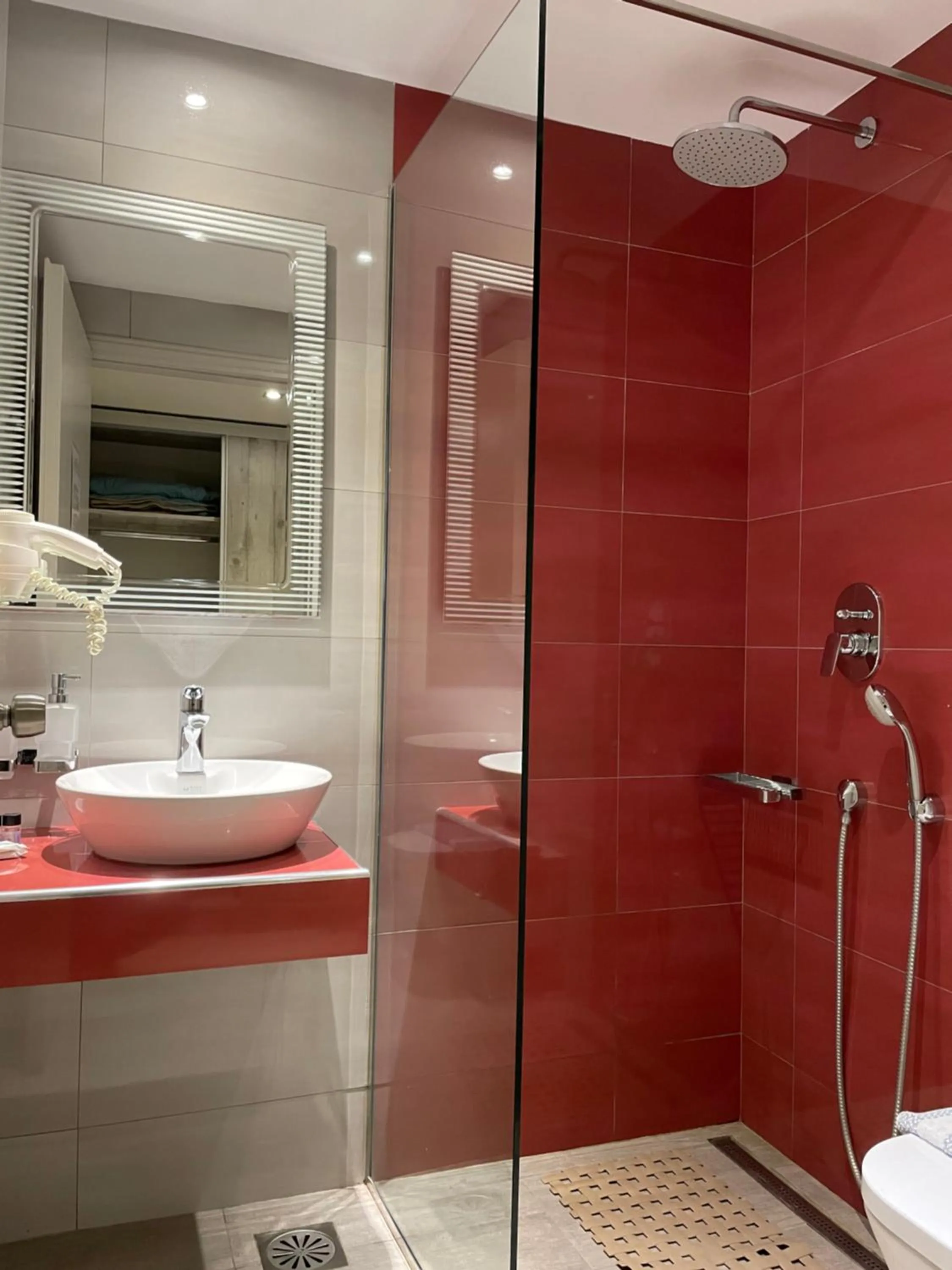 Shower in Olympia