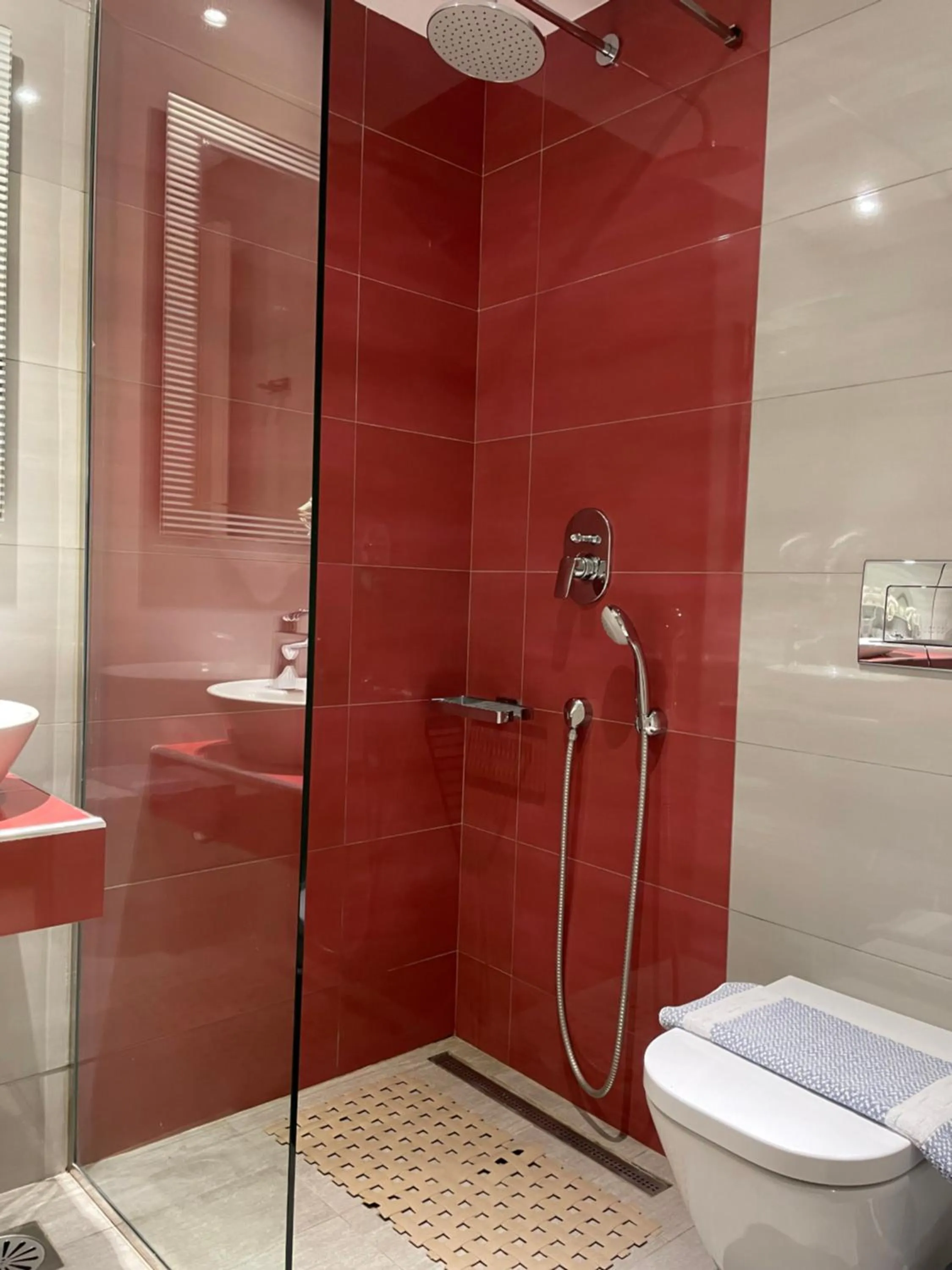 Shower in Olympia