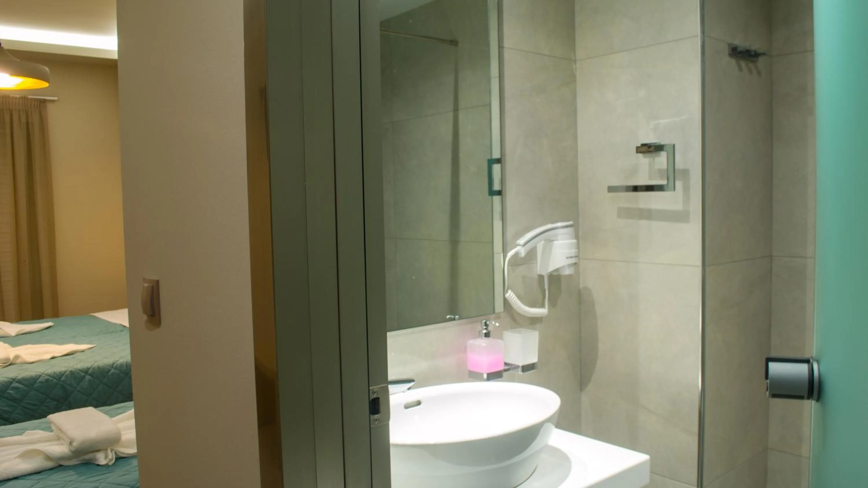 Shower in Olympia
