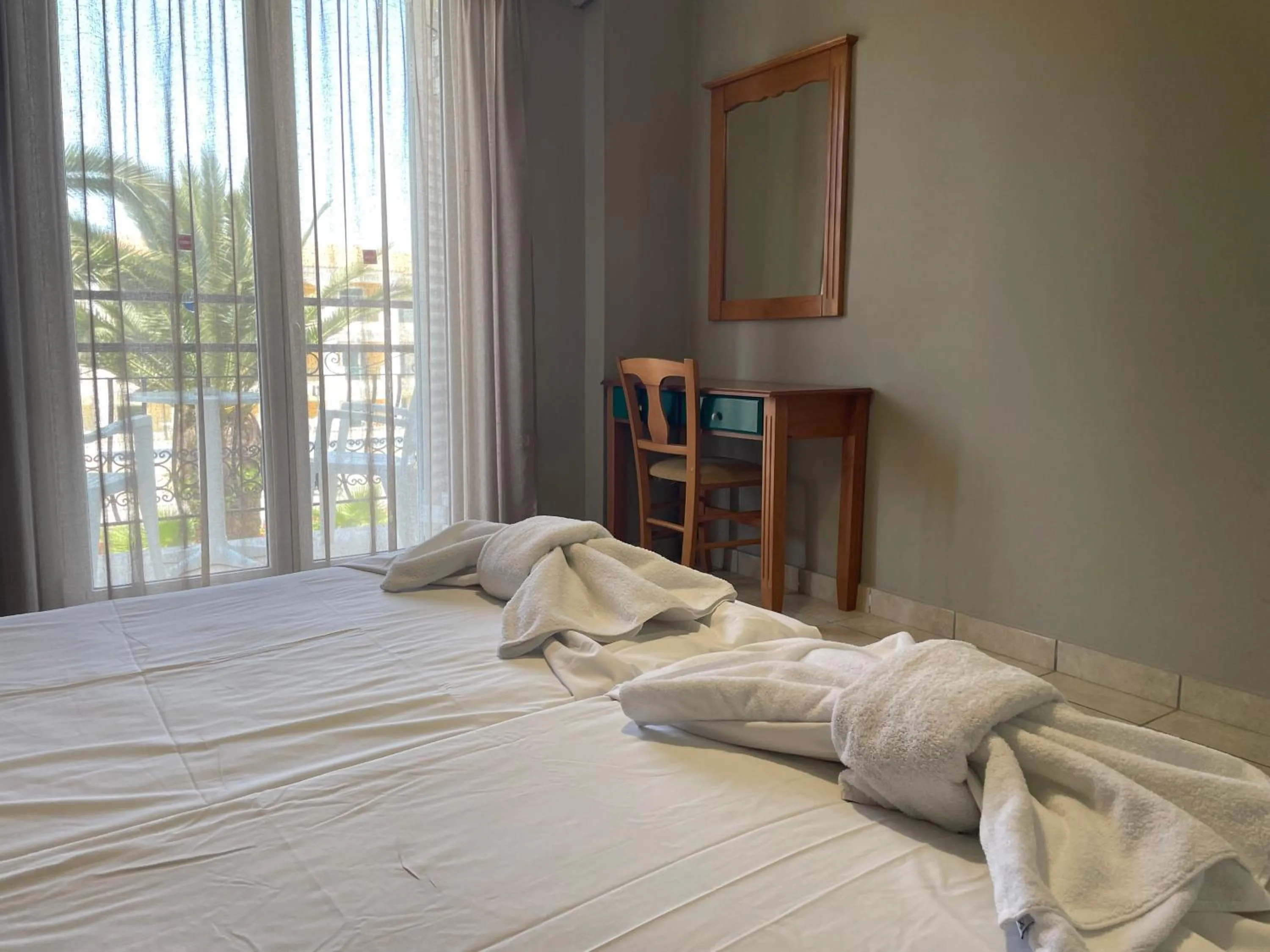 Photo of the whole room, Bed in Olympia
