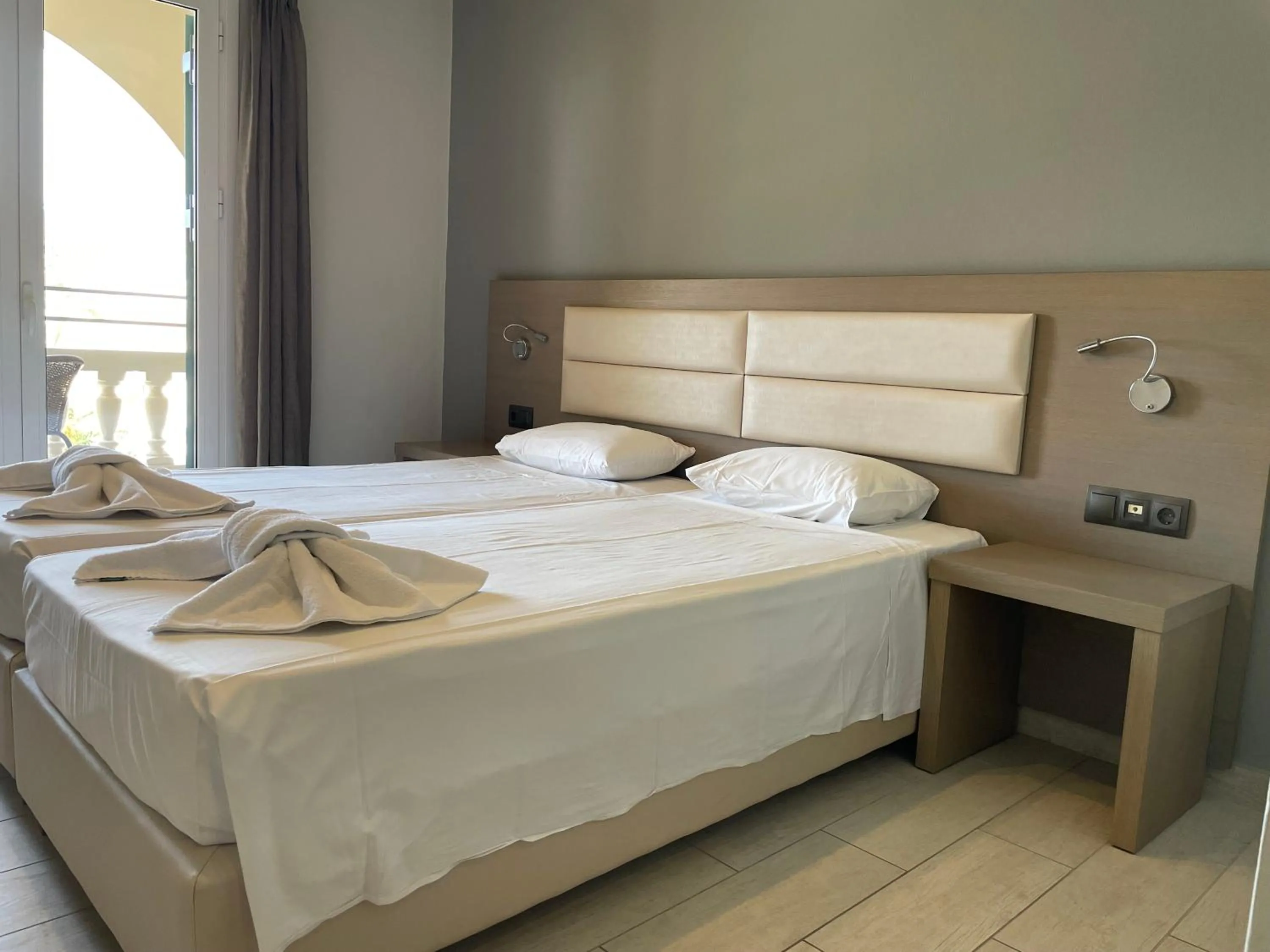 Photo of the whole room, Bed in Olympia