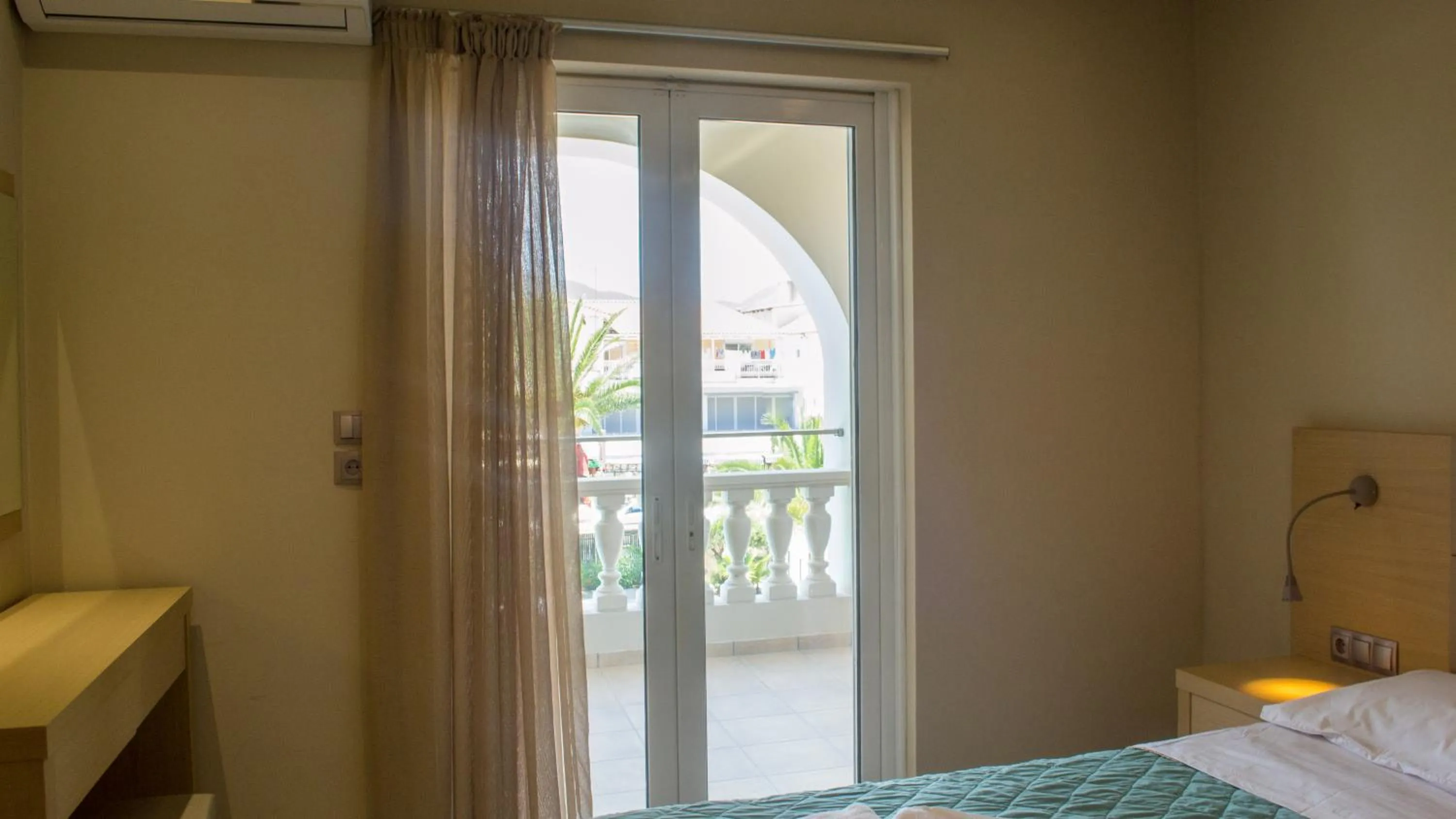 Balcony/Terrace, Bed in Olympia