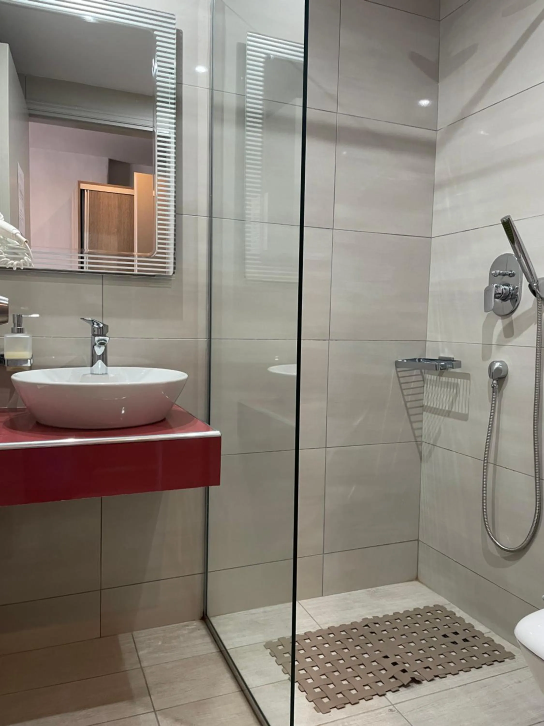Shower in Olympia