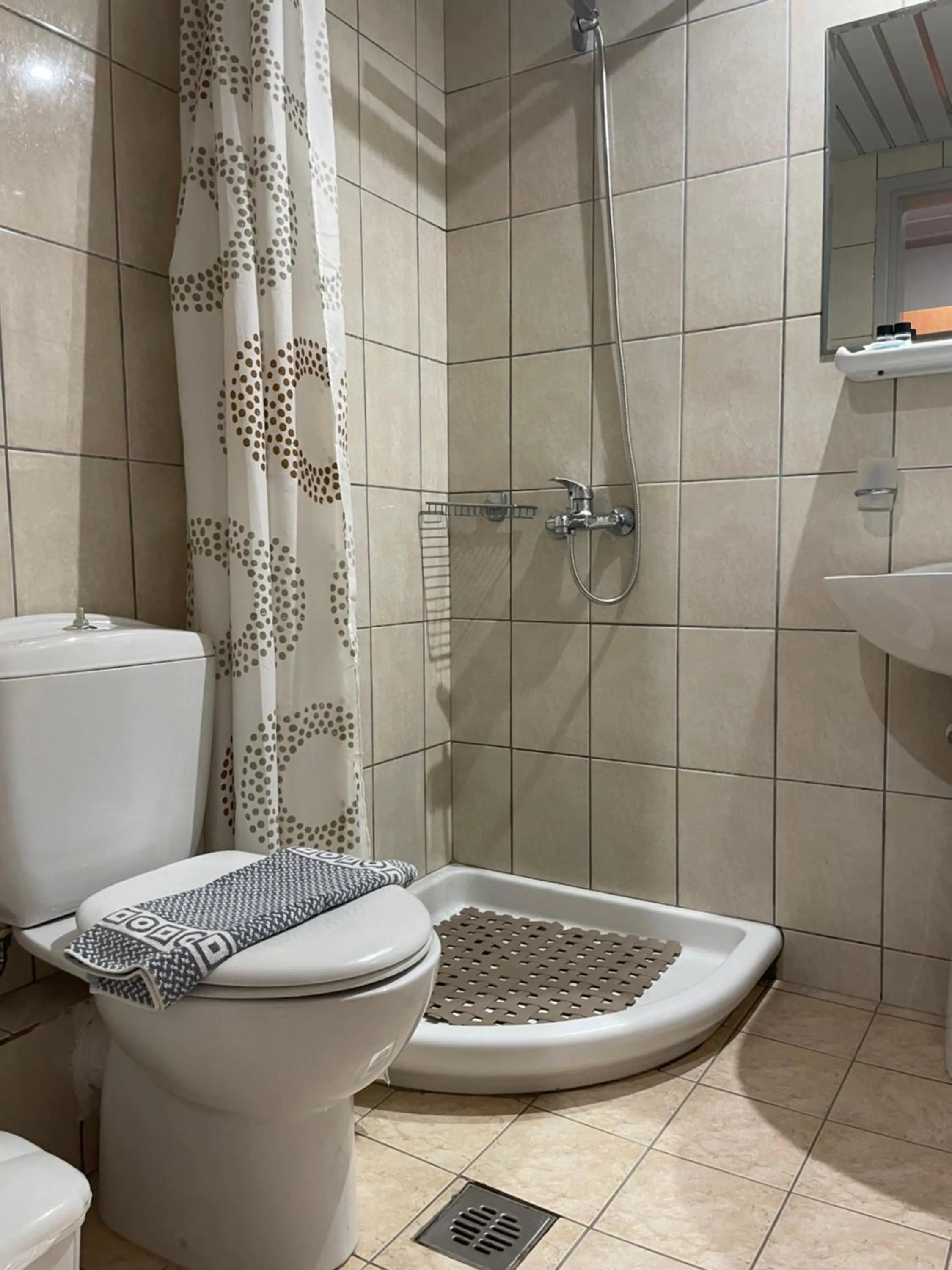 Shower in Olympia