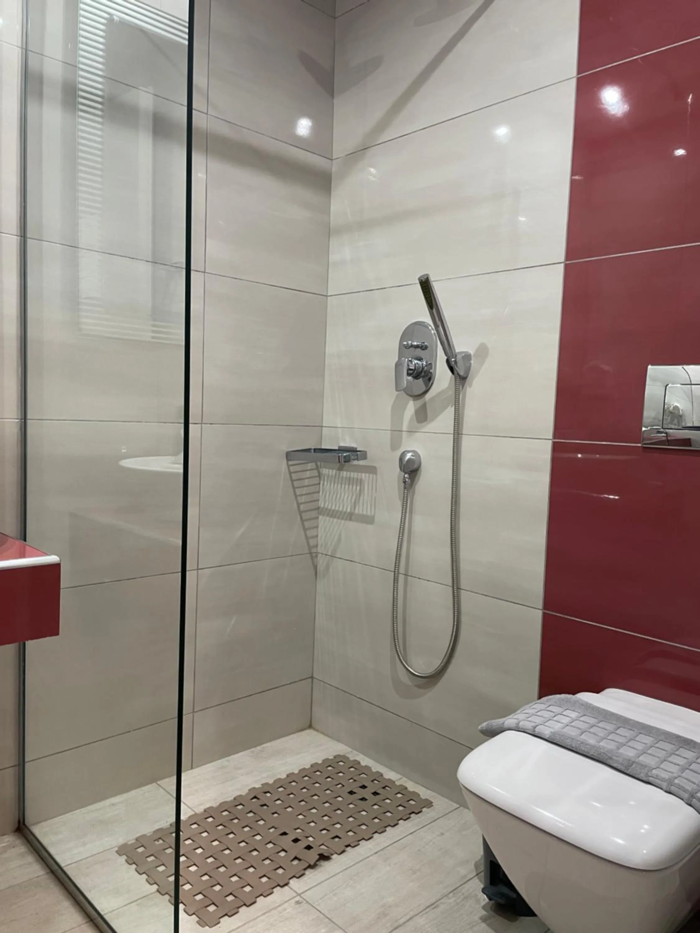 Shower in Olympia