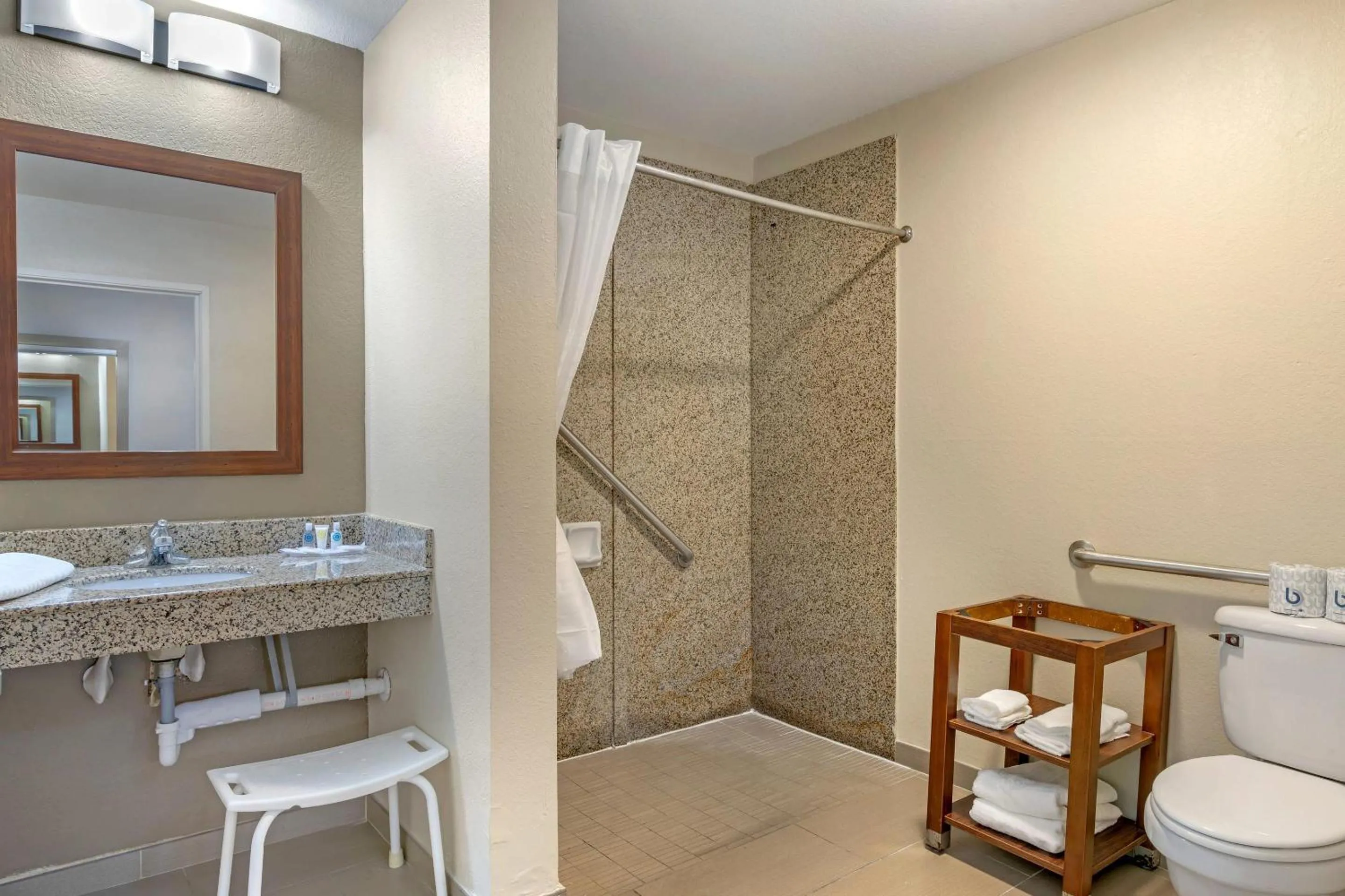 Bedroom in Comfort Suites Brunswick