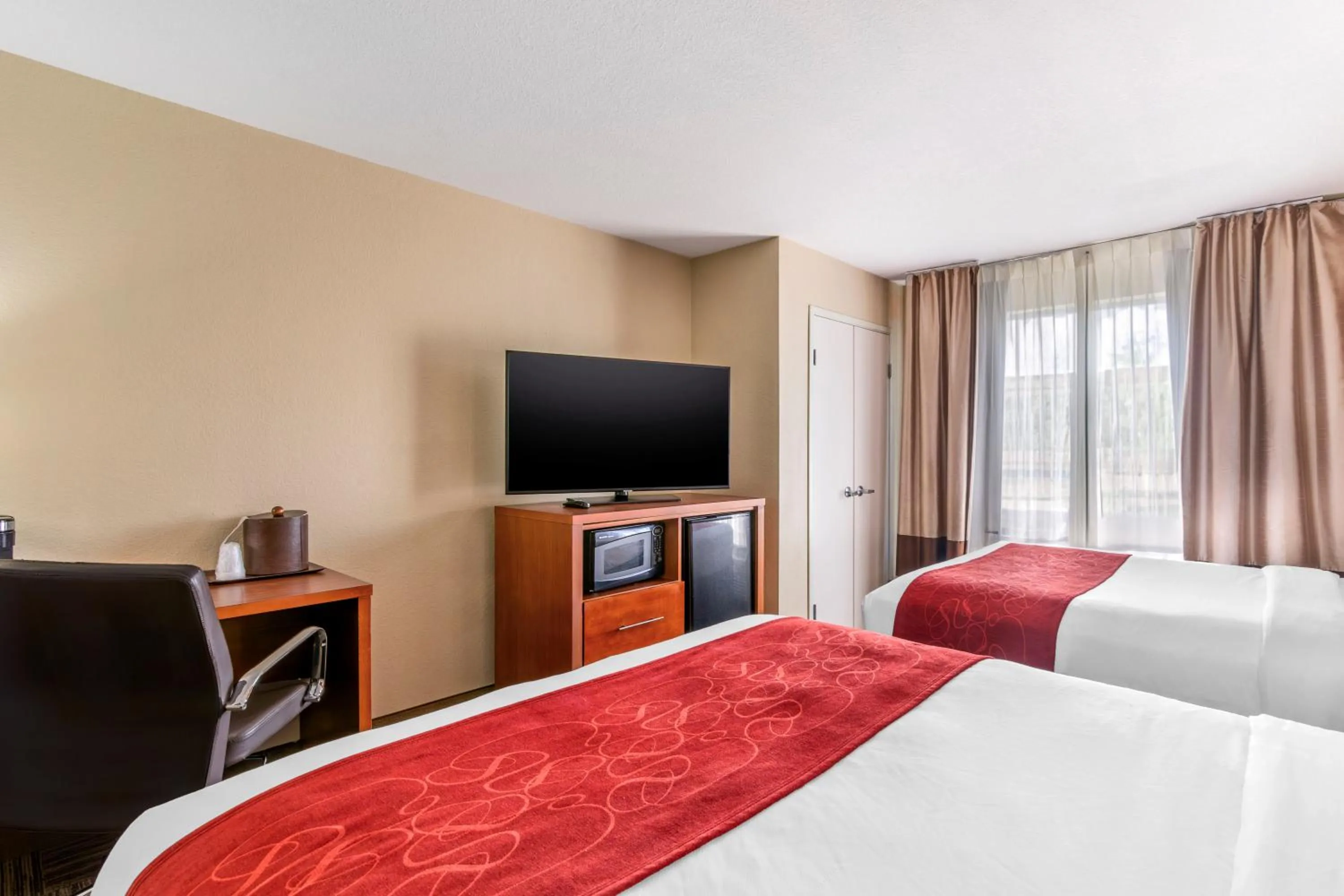 Bed in Comfort Suites Brunswick