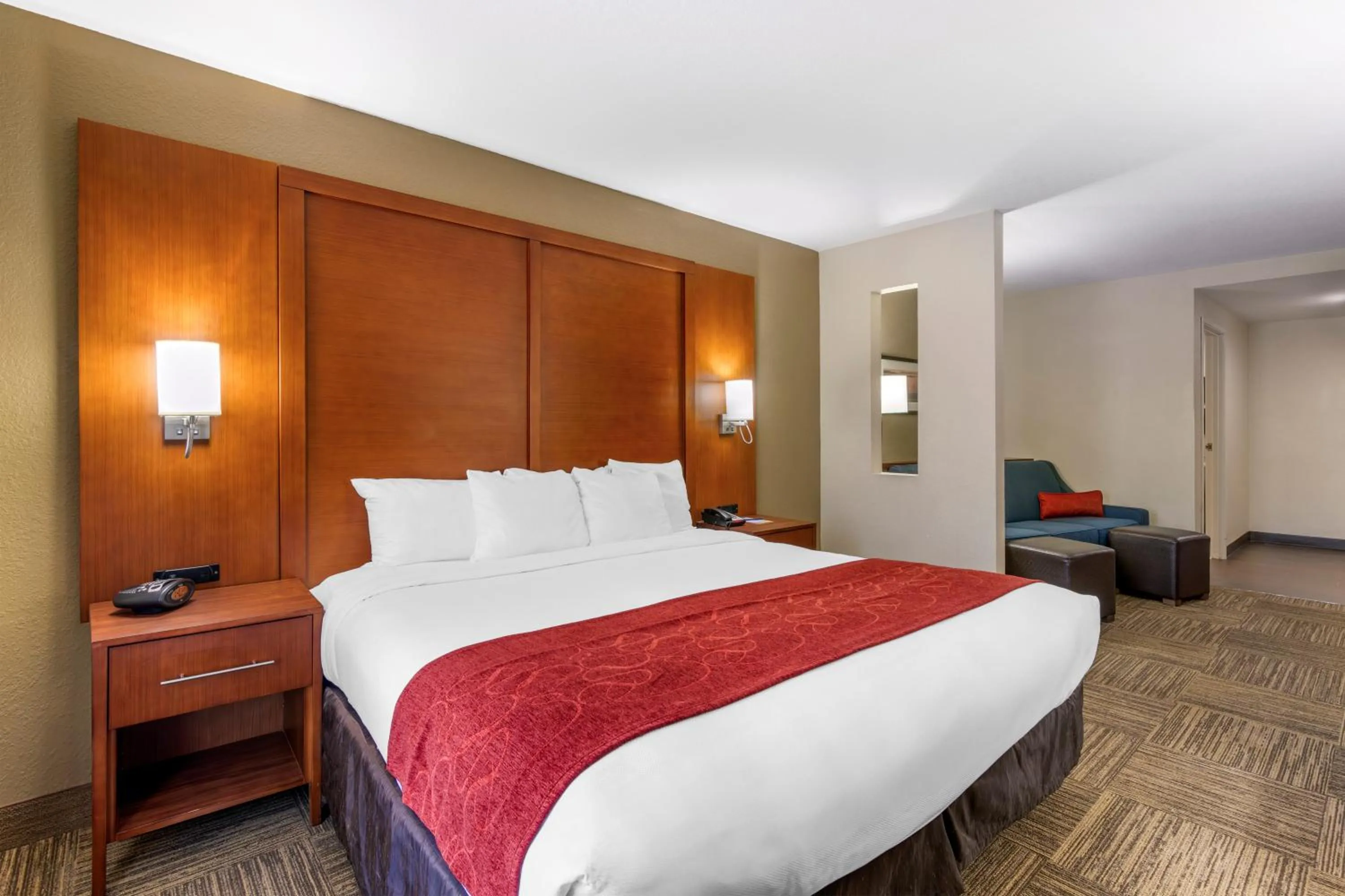 Bed in Comfort Suites Brunswick