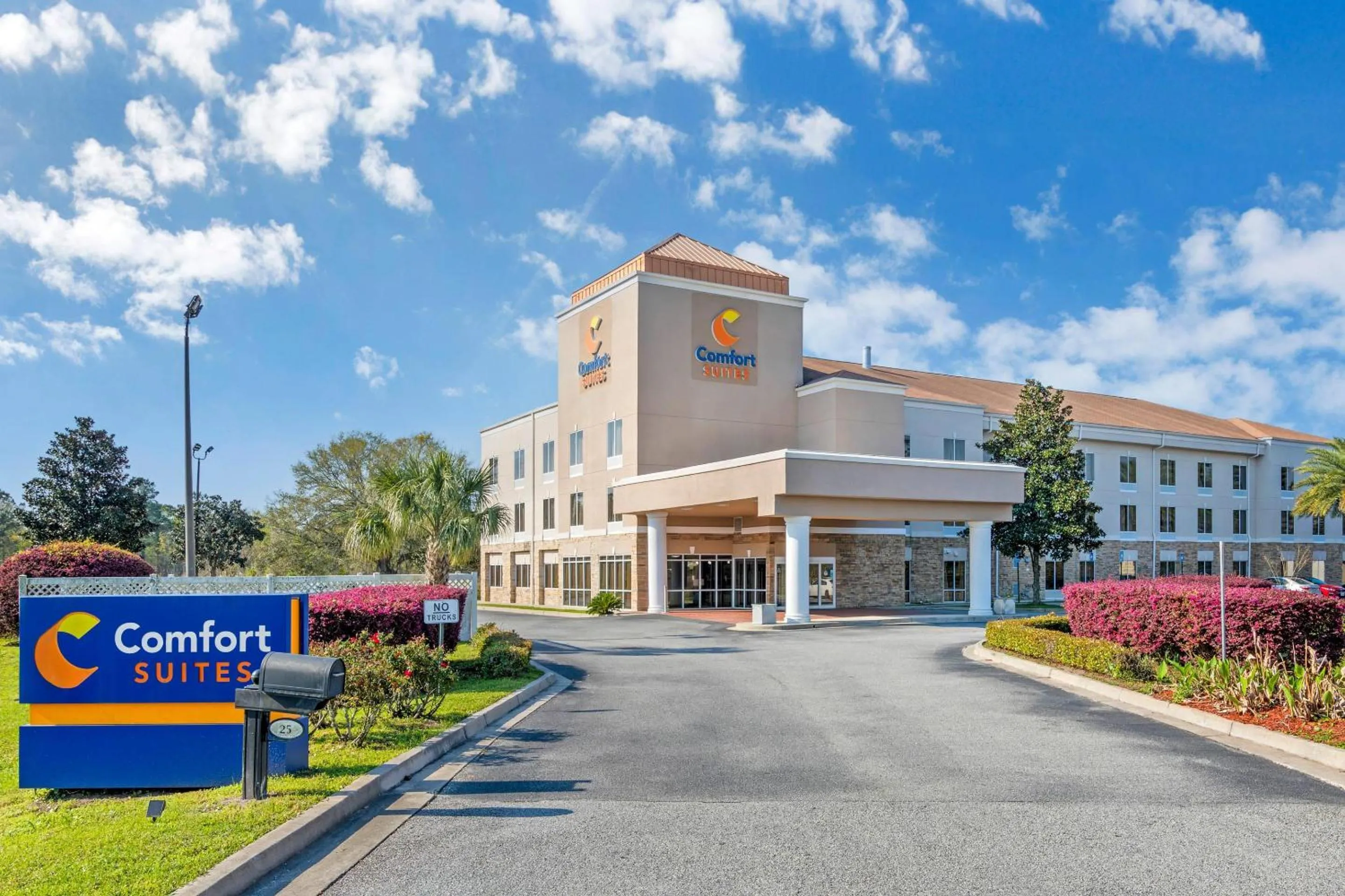 Property building in Comfort Suites Brunswick