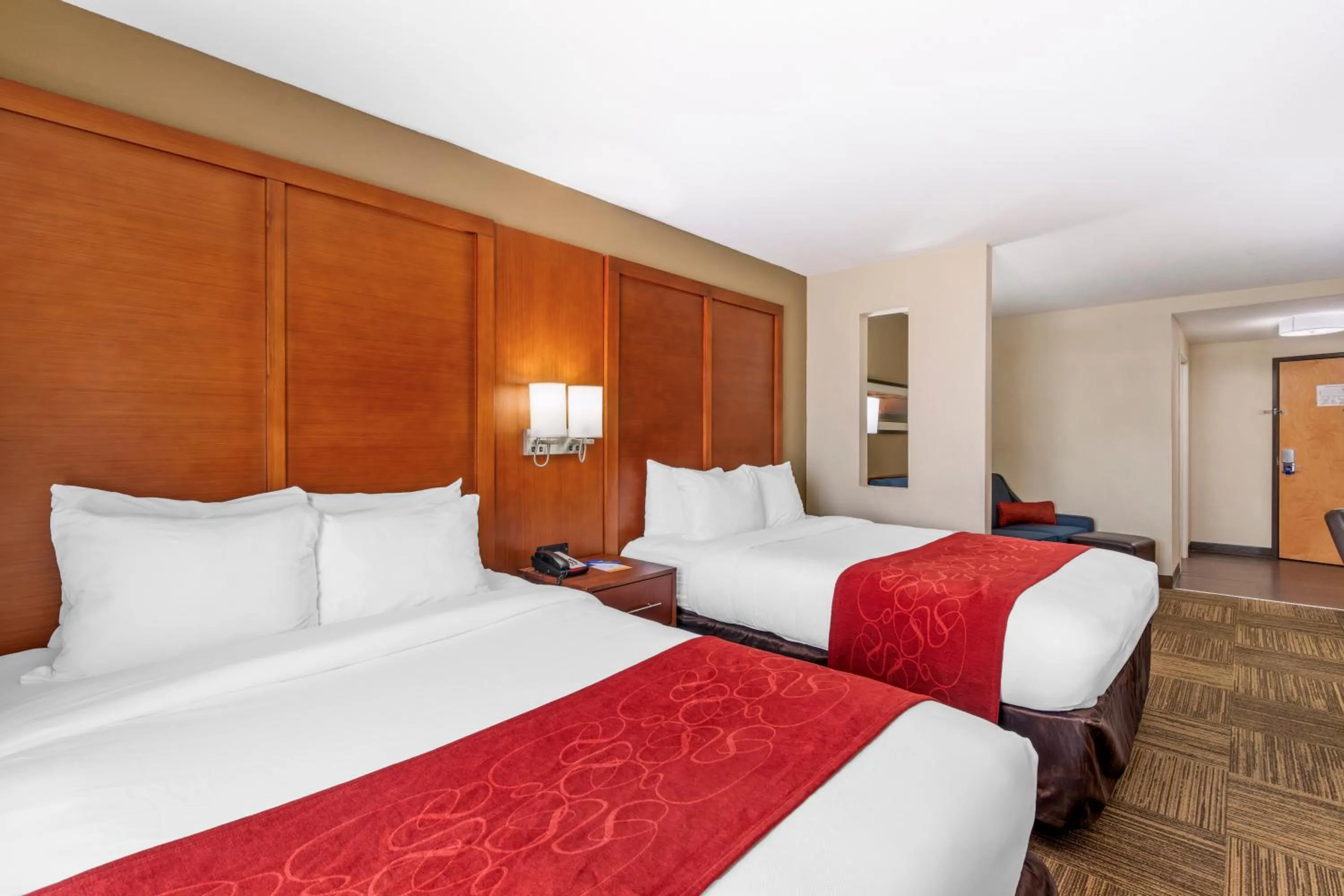 Bed in Comfort Suites Brunswick