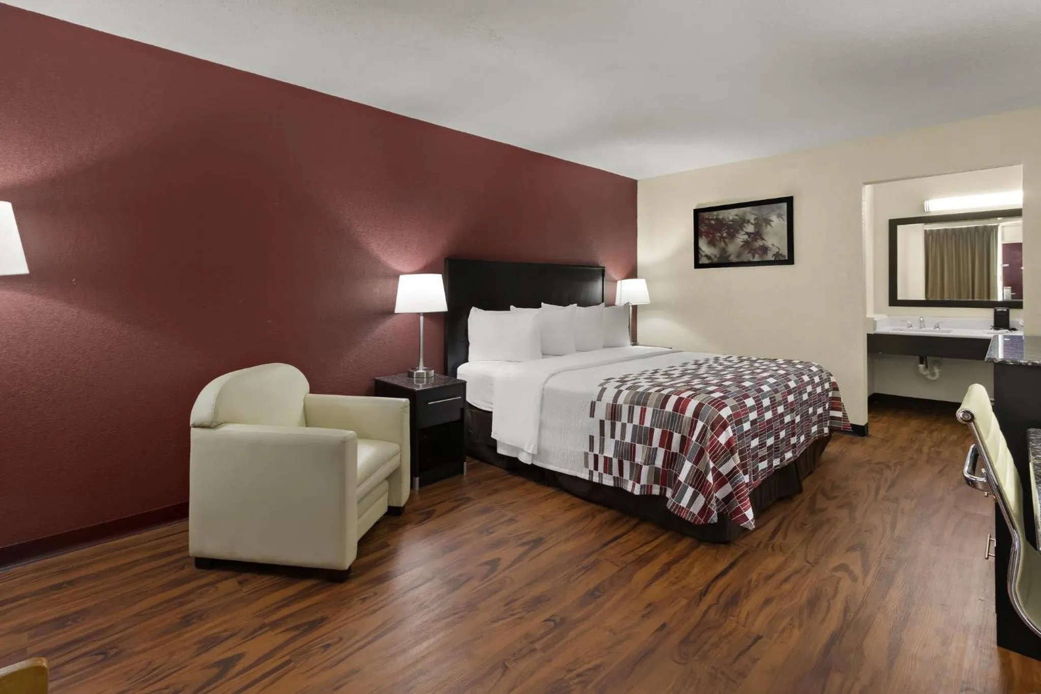 Bedroom, Bed in Red Roof Inn & Suites Cave City