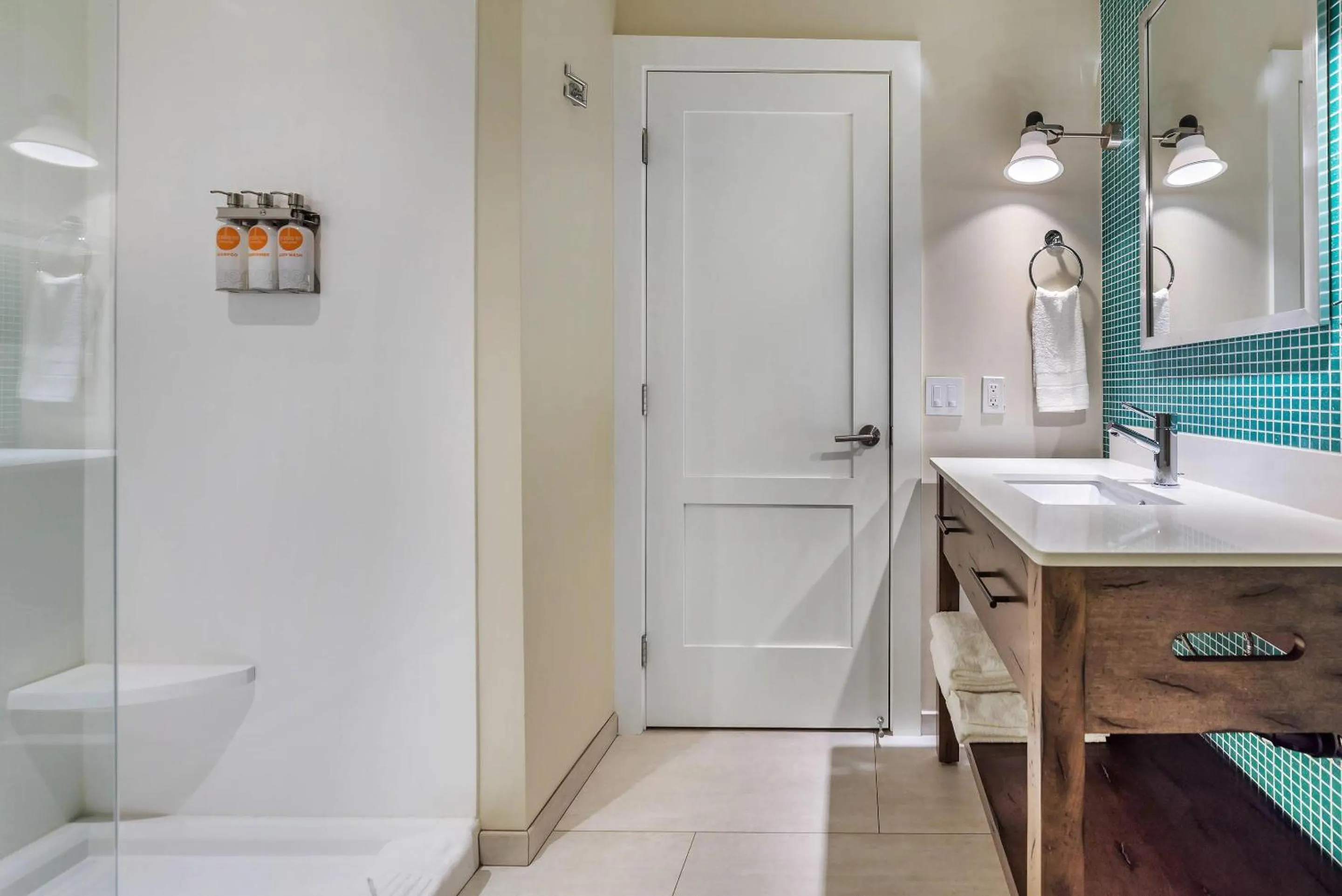 Bedroom in UpValley Inn & Hot Springs, an Ascend Collection Hotel